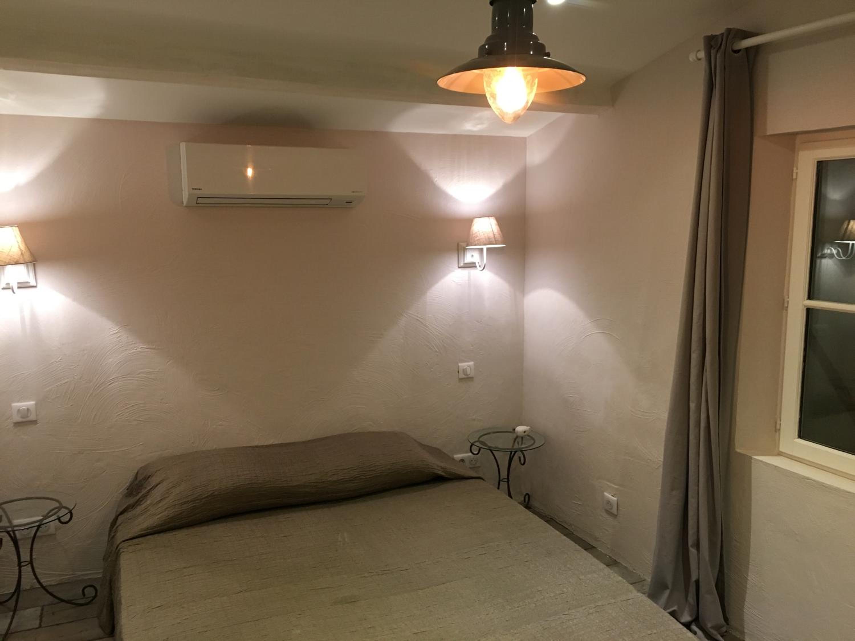 Double or Twin Room with Private Bathroom photo 3
