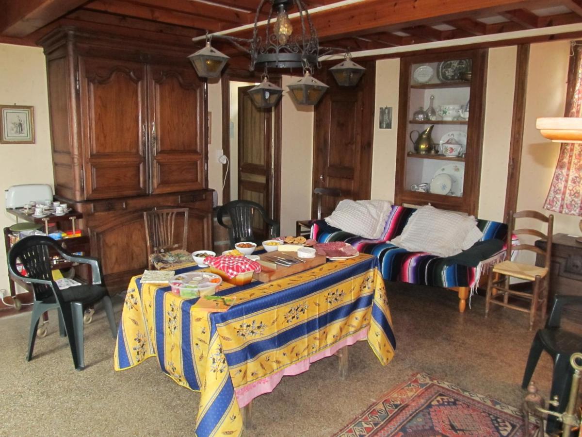 Five-Bedroom House photo 1
