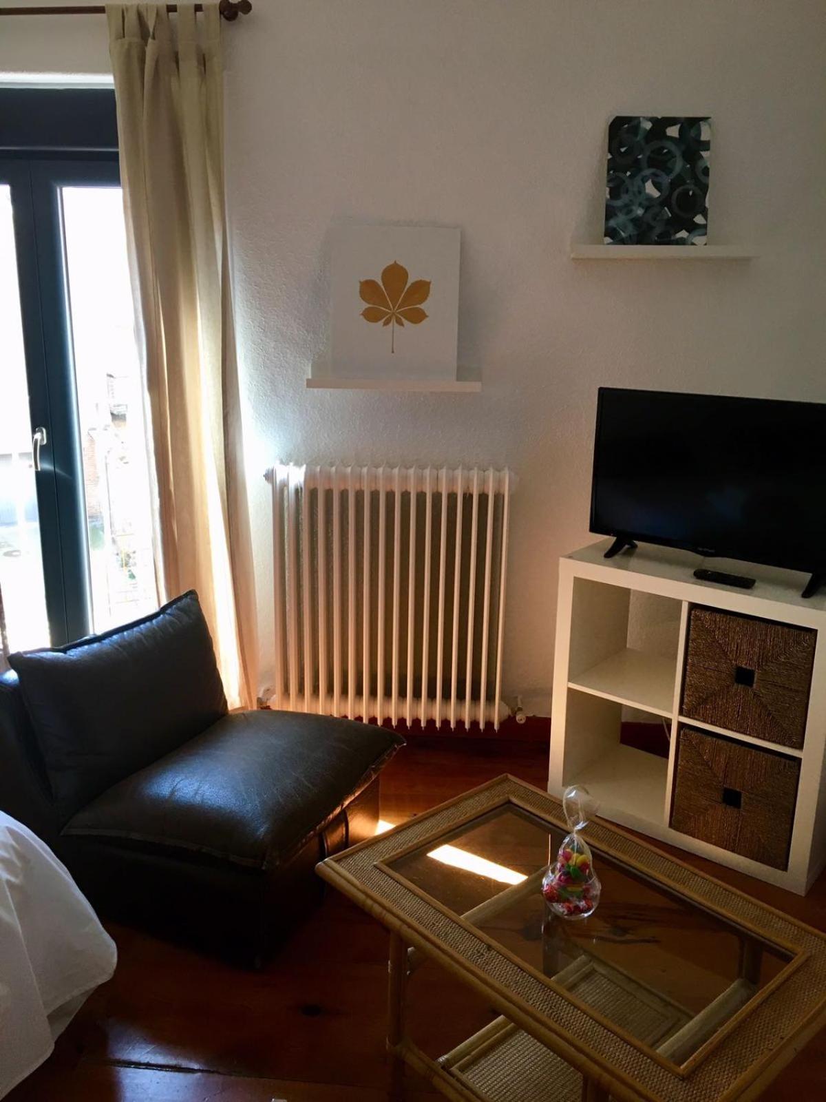 Double Room with Balcony - Photo 3
