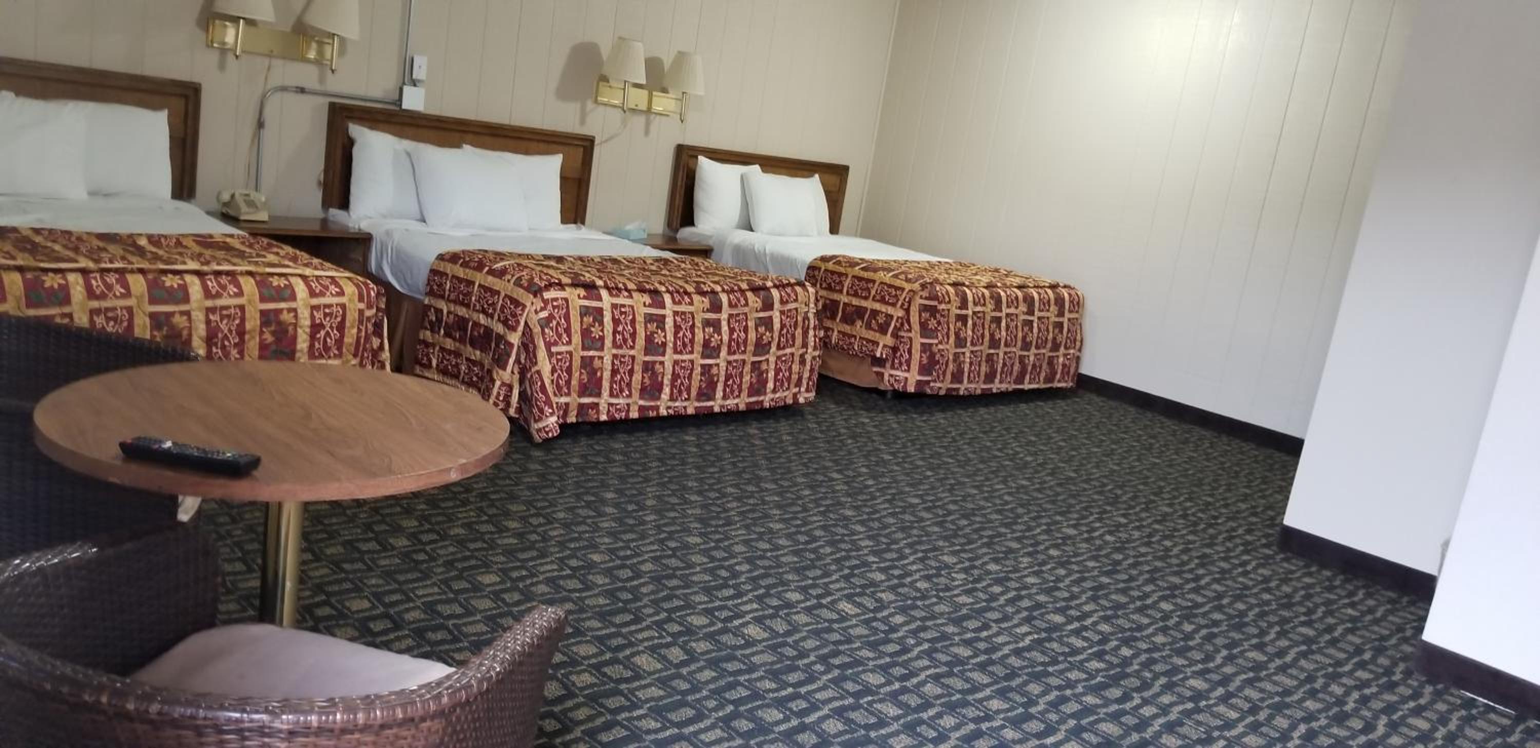Deluxe Family Suite - Photo 5