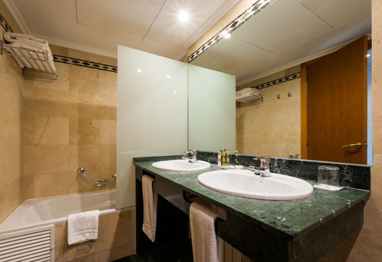 Double or Twin Room photo 3