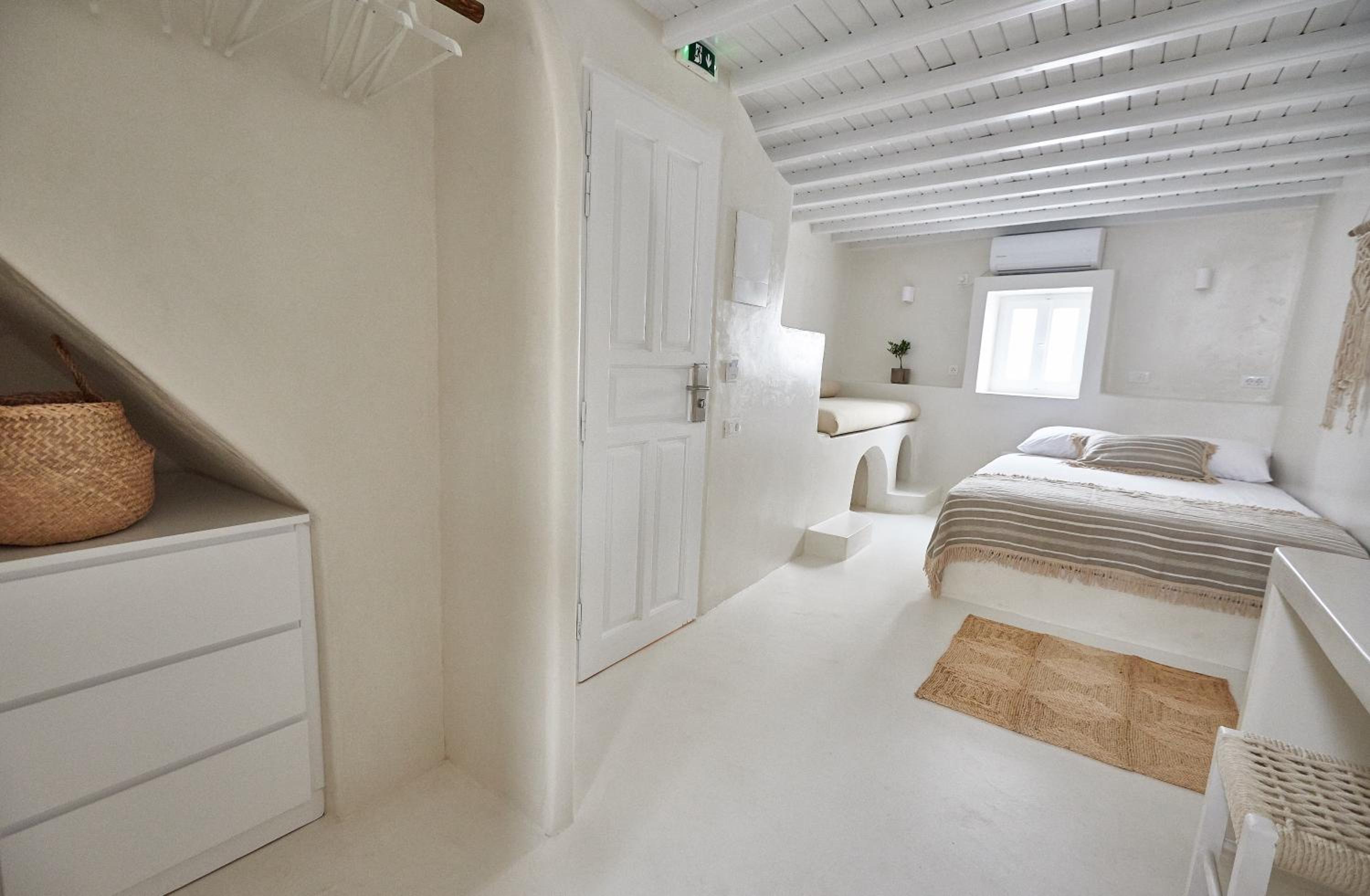 Studio Apartment - Photo 4