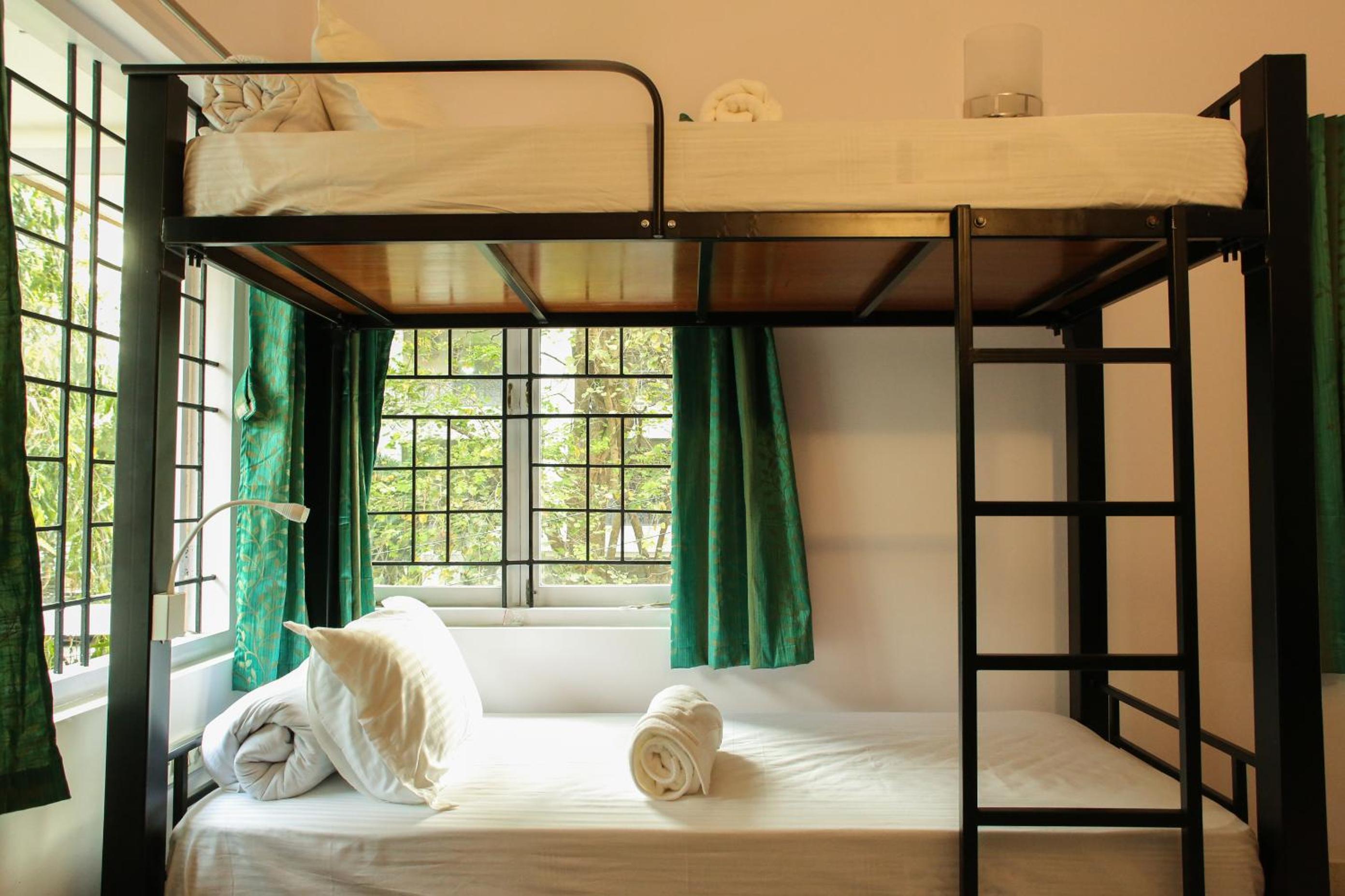 6 BED NON AC MALE DORM ONLY photo 1