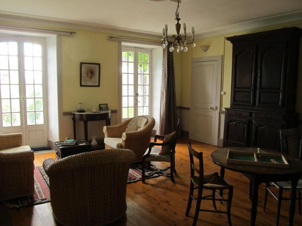 Five-Bedroom House photo 2