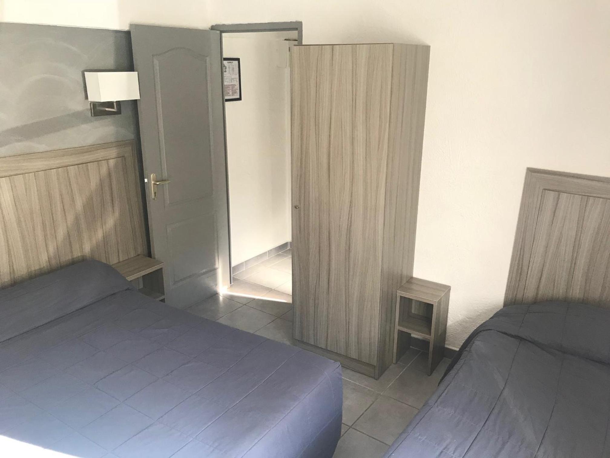 Economy Triple Room - Photo 1