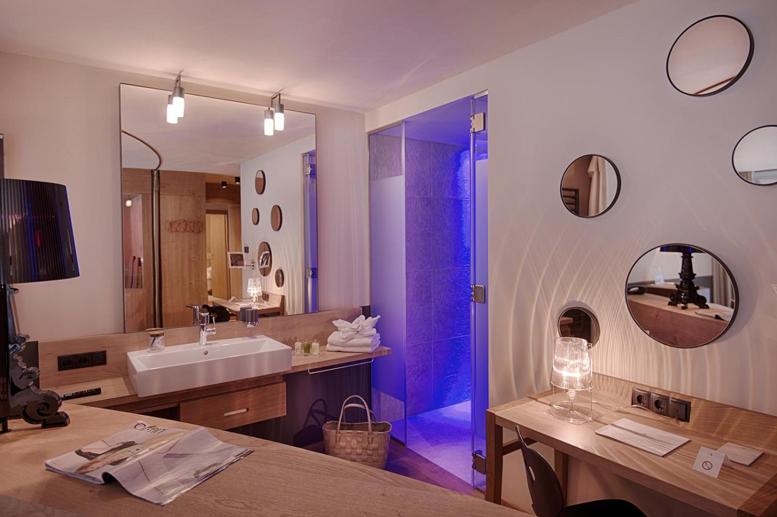Lifestyle Suite with Balcony photo 2