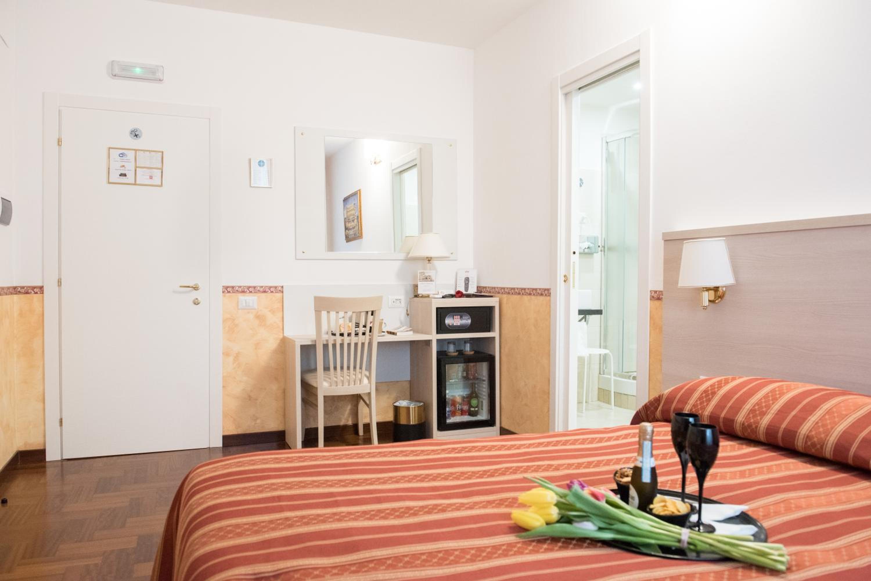 Double or Twin Room photo 3