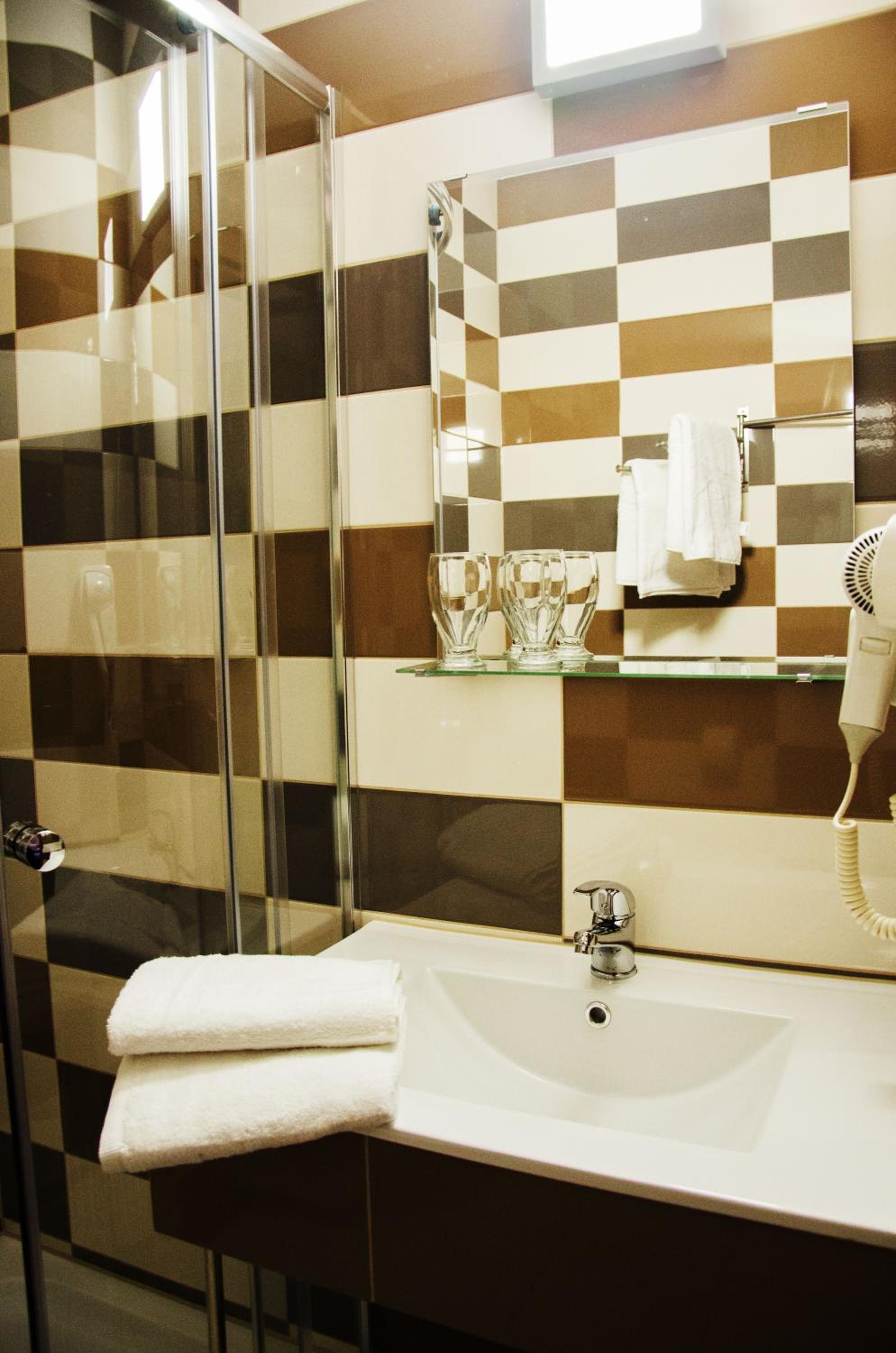 Standard Triple Room - Photo 4