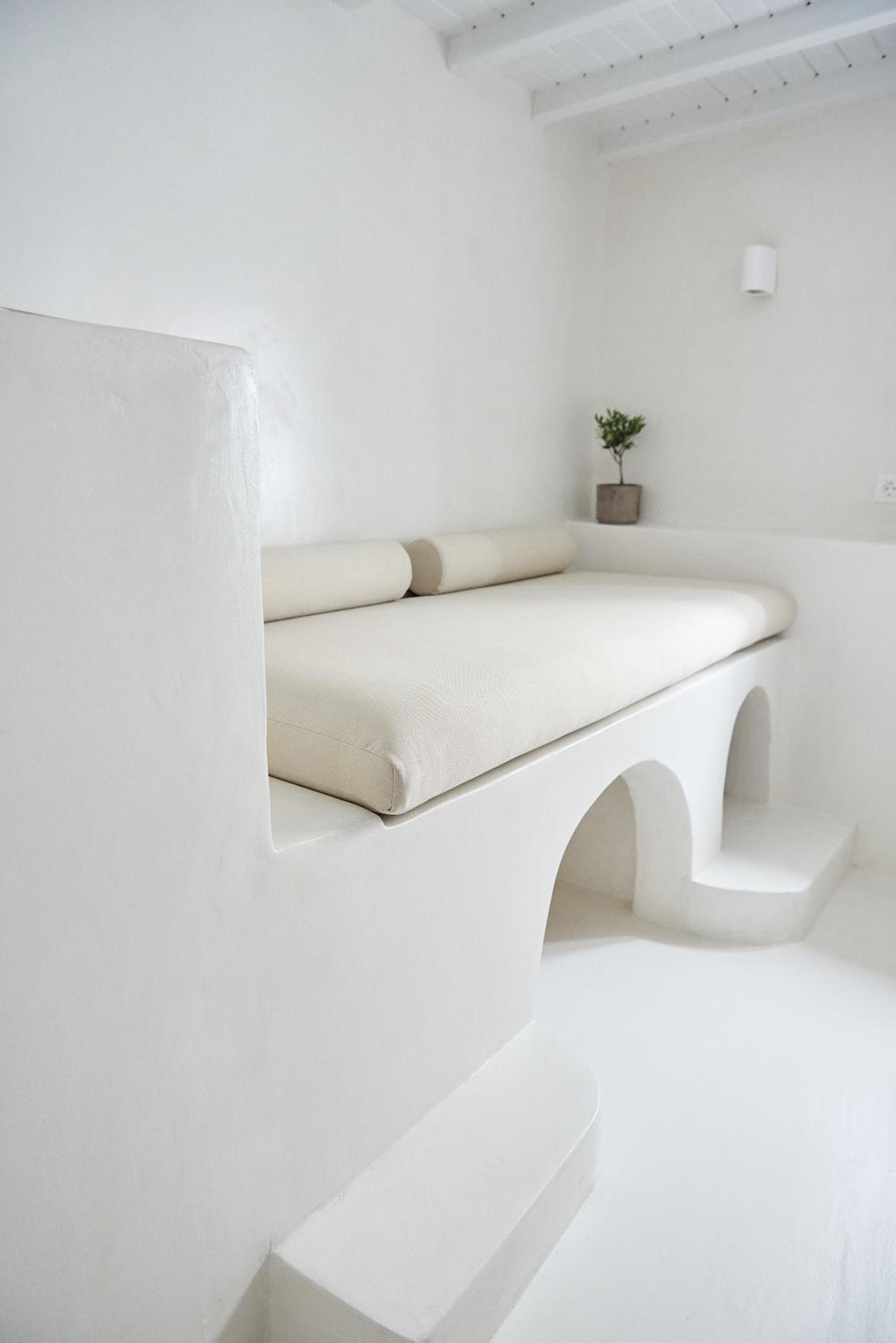 Studio Apartment - Photo 18