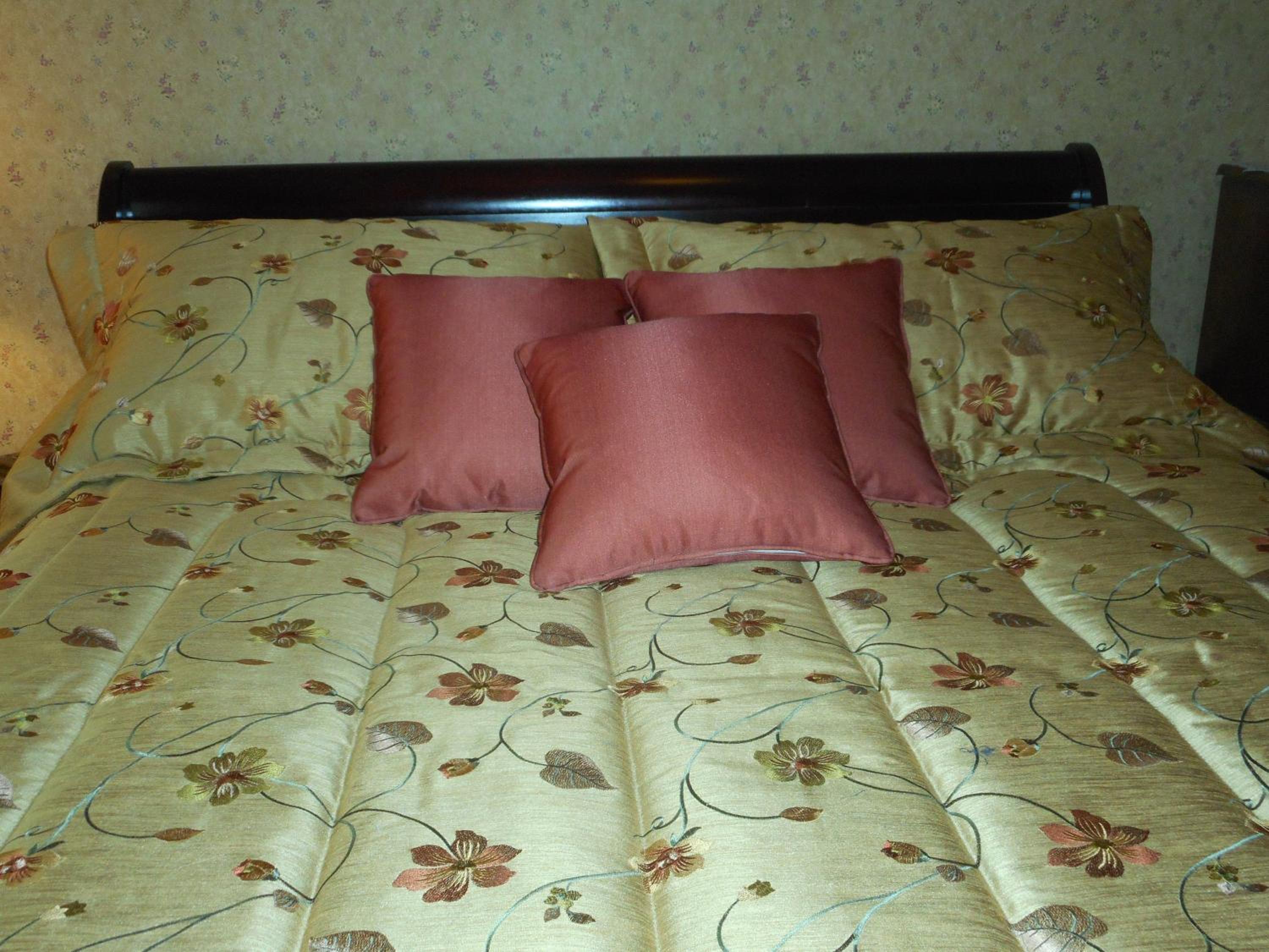 Queen Room with Sofa Bed photo 2