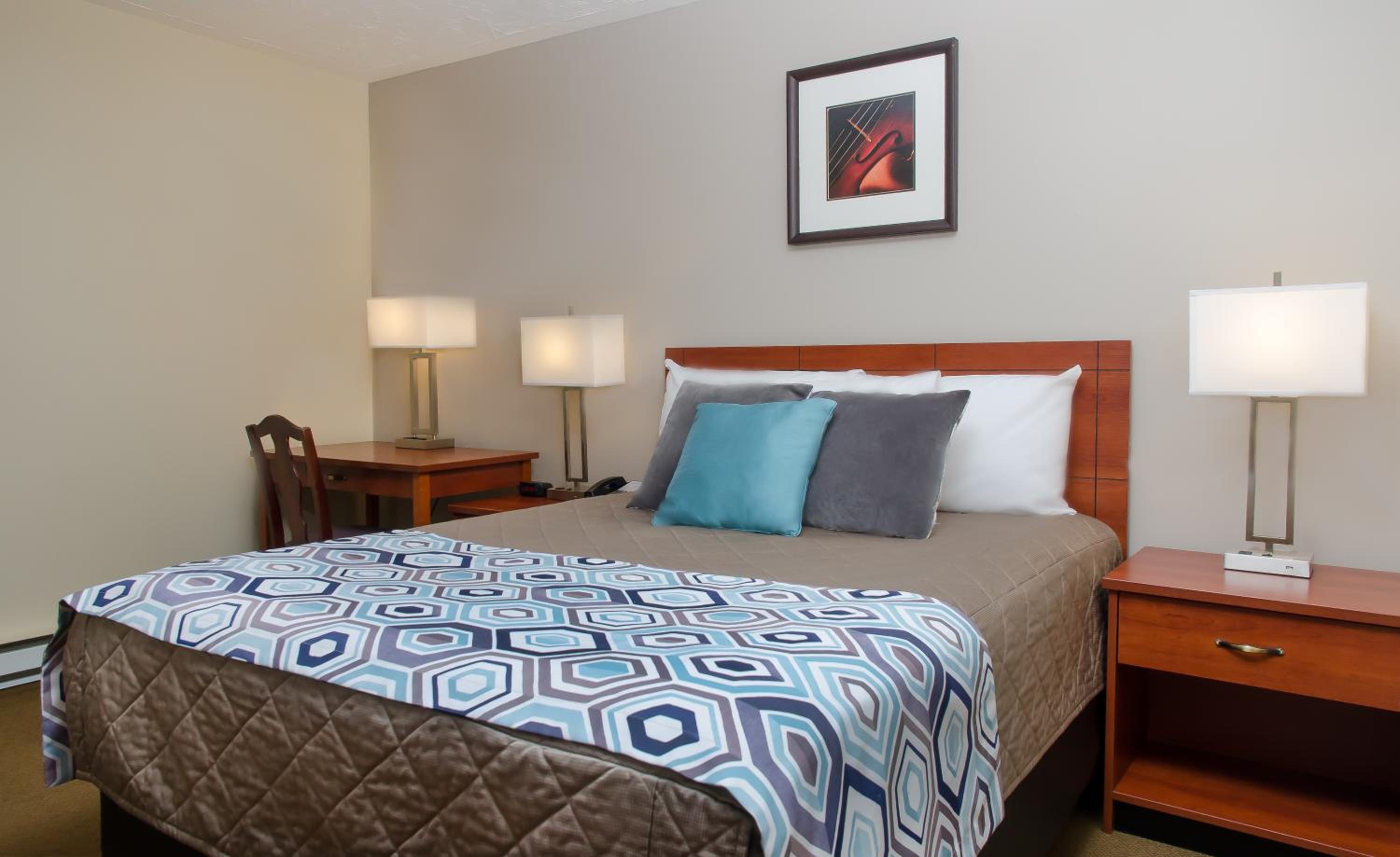 Standard Queen Room - Photo 7