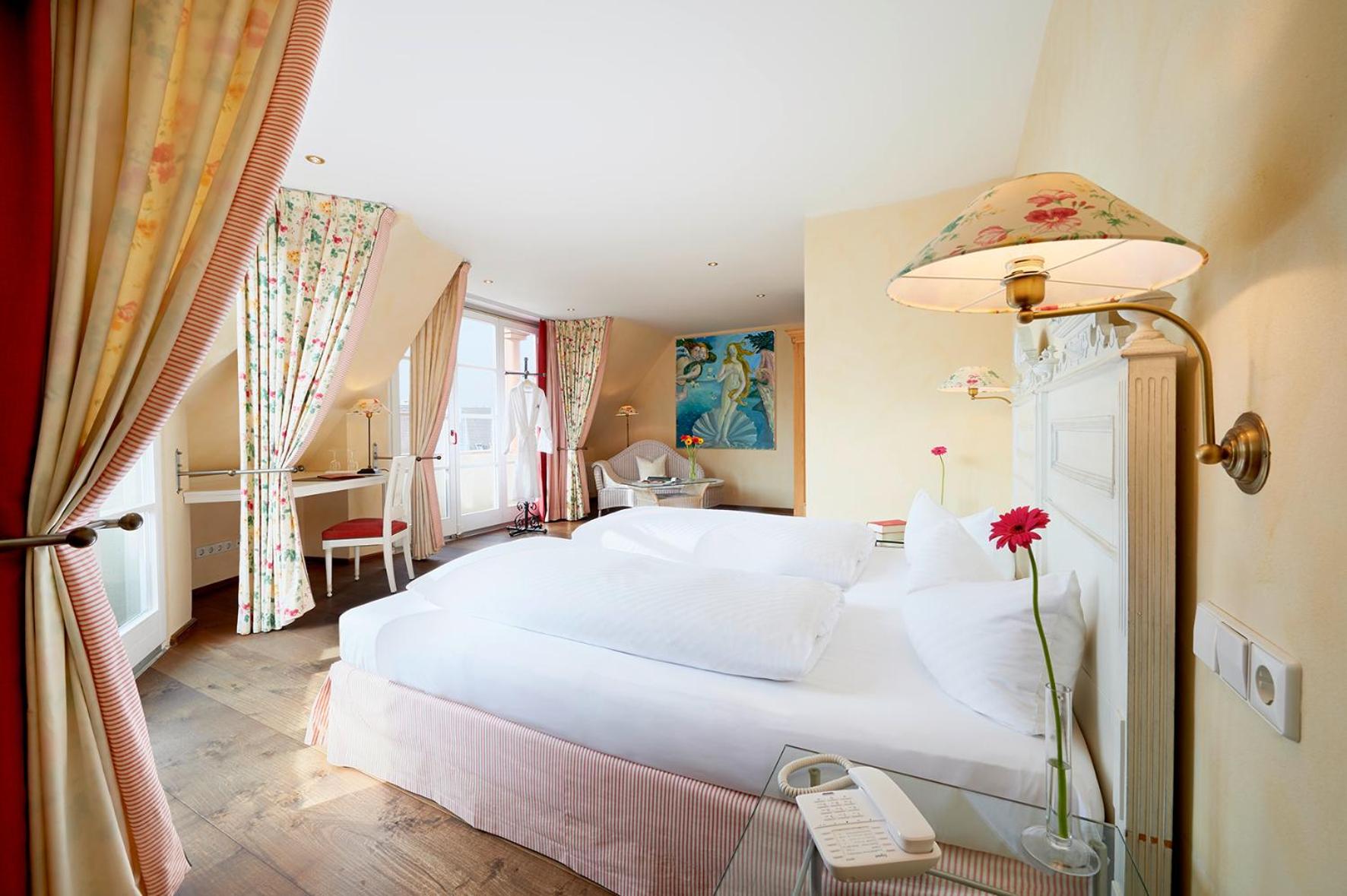 Double Room with Balcony - Photo 5