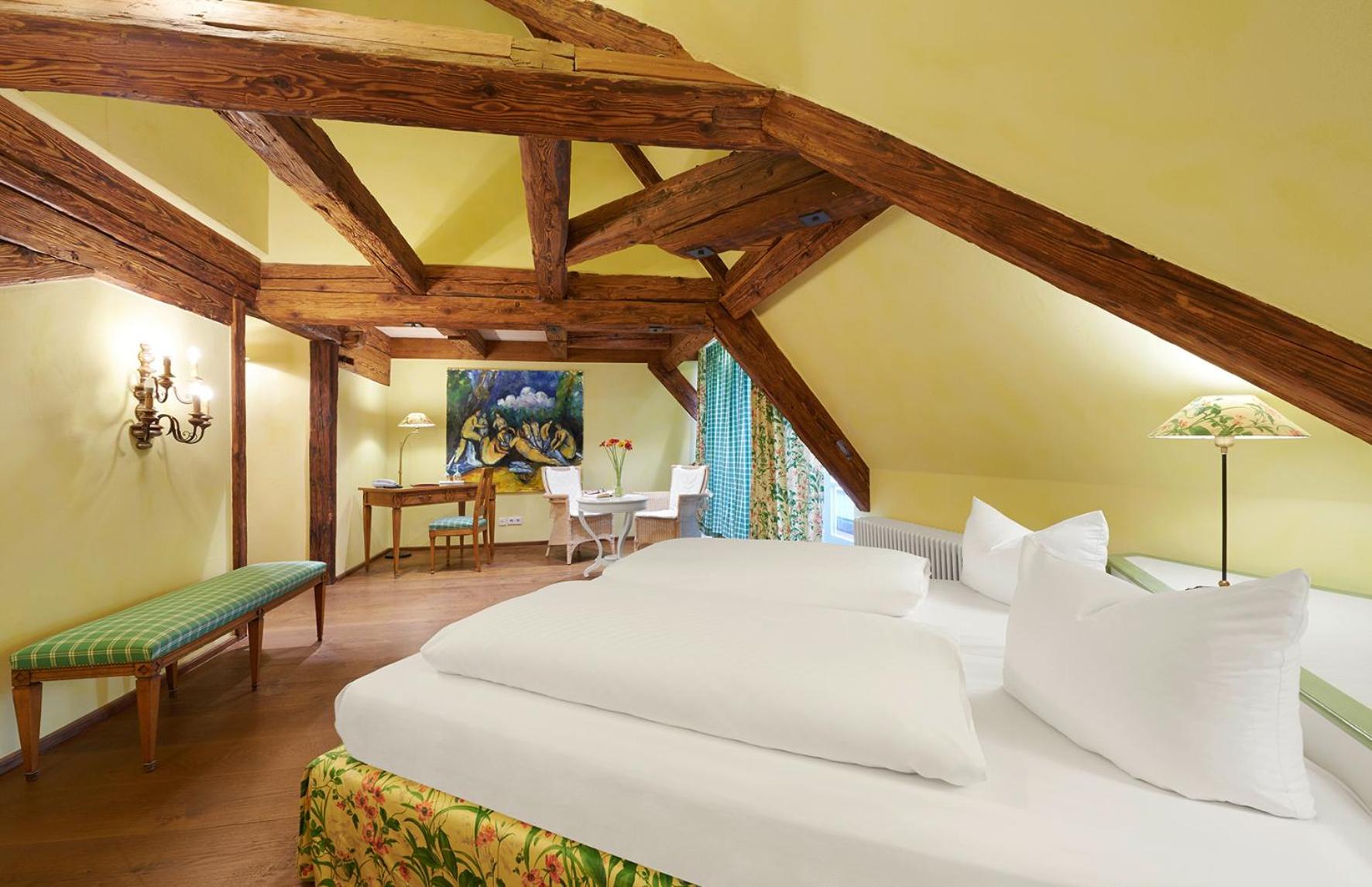 Double Room with Balcony - Photo 4