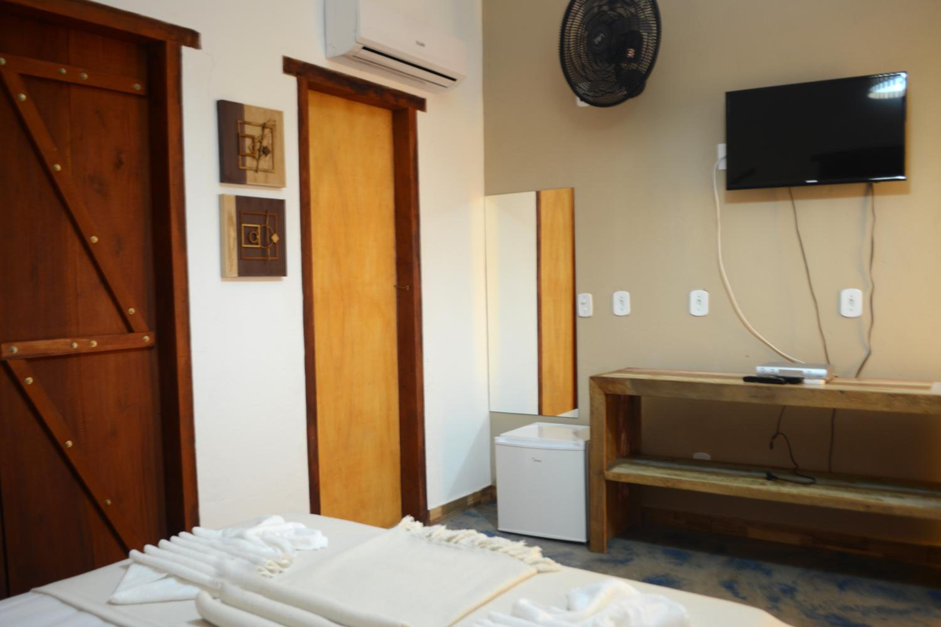 Double Room with Balcony - Photo 3