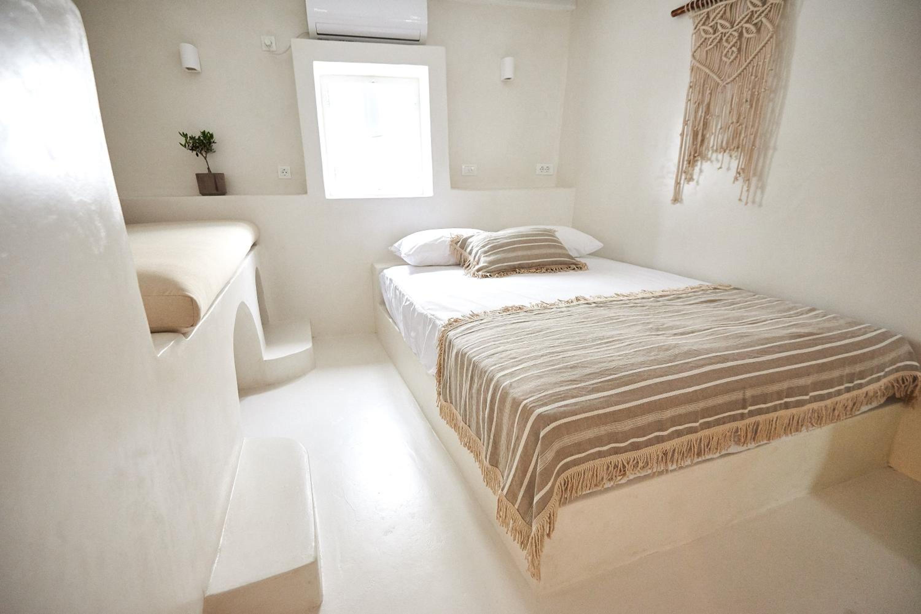 Studio Apartment - Photo 27