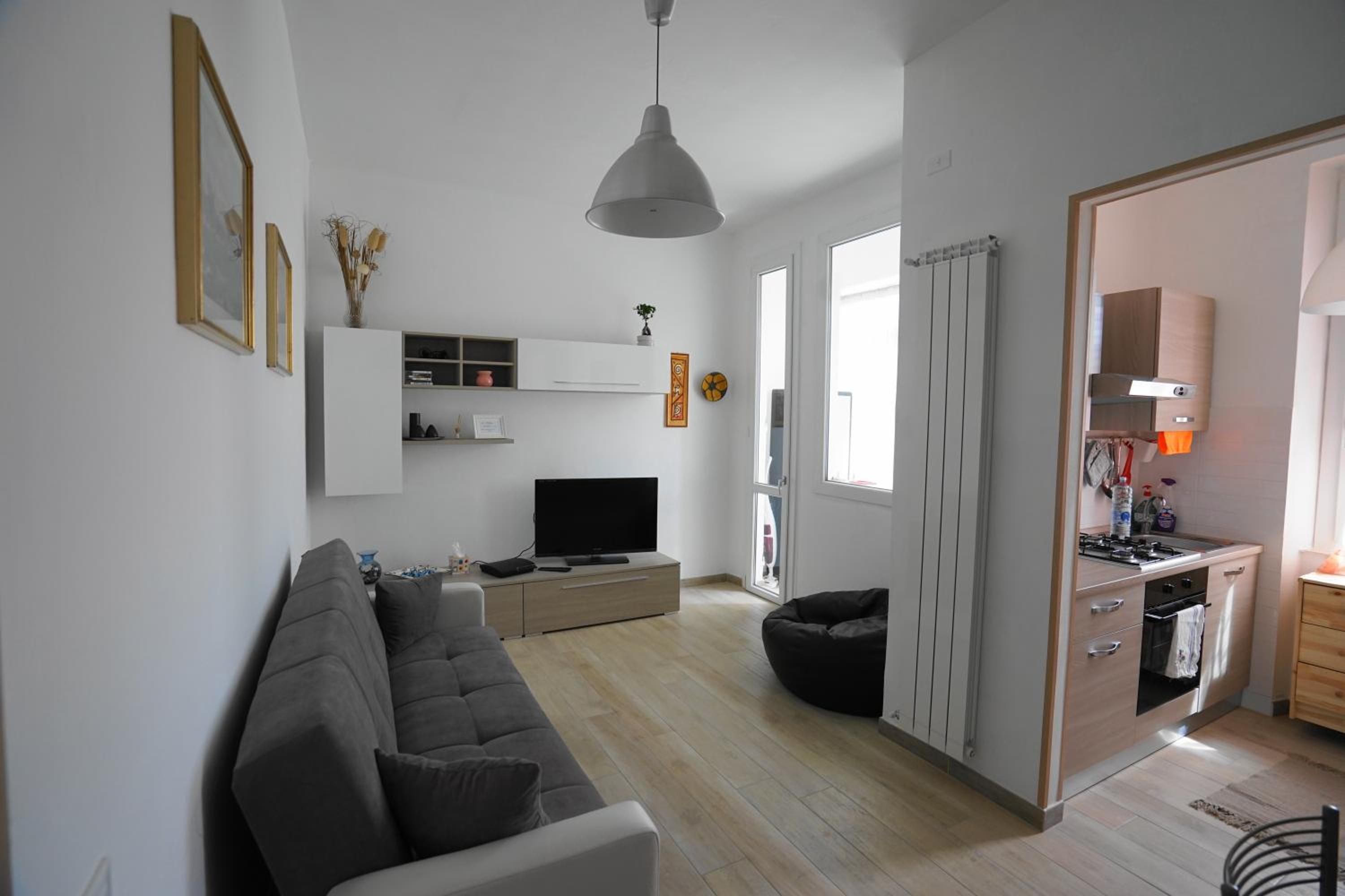 One-Bedroom Apartment photo 1