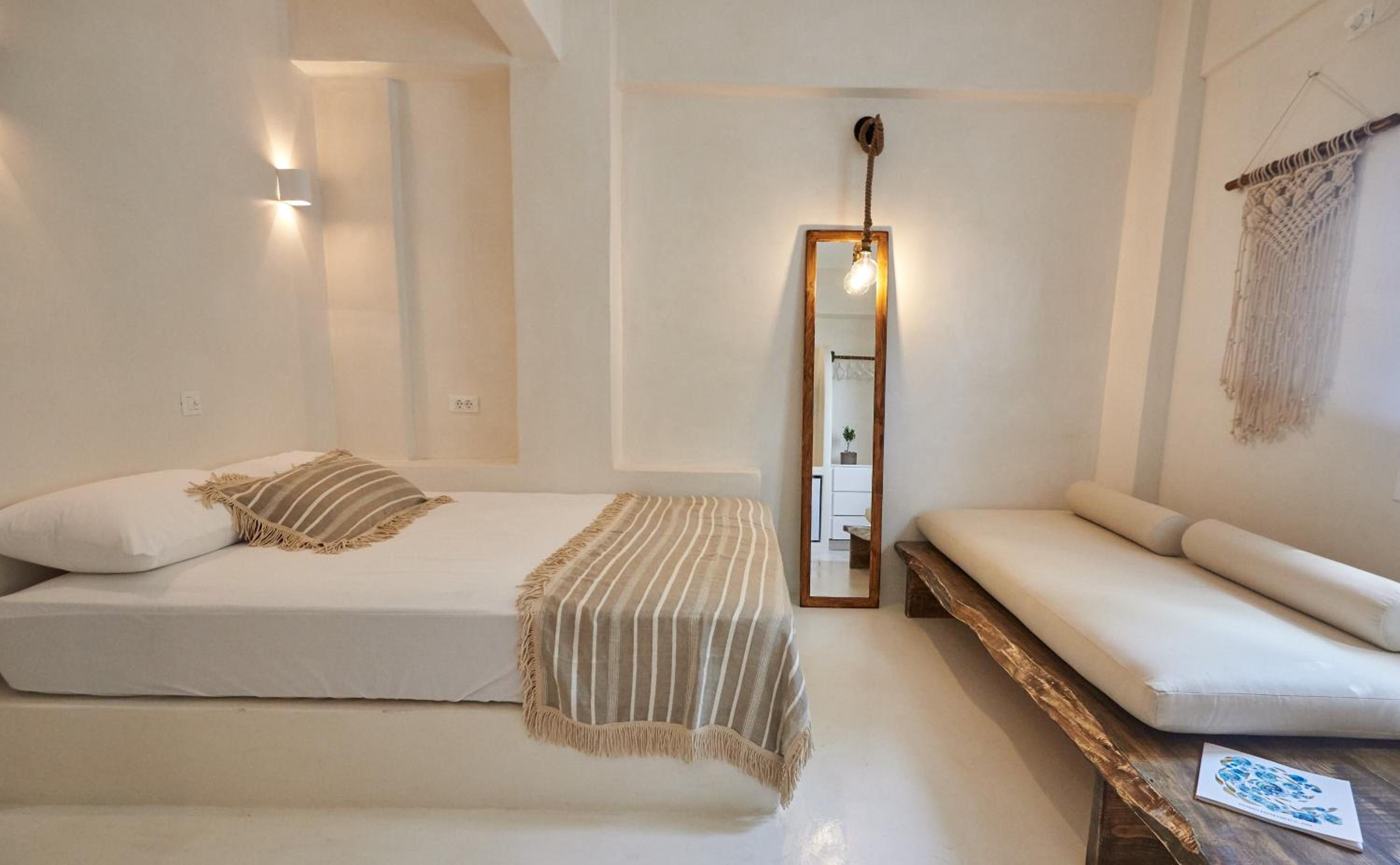 Studio Apartment - Photo 22