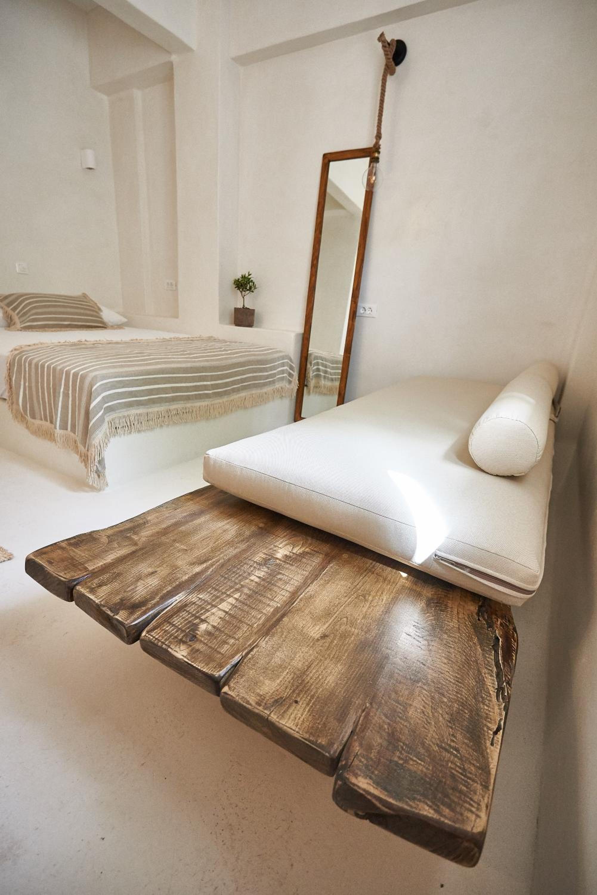 Studio Apartment - Photo 13