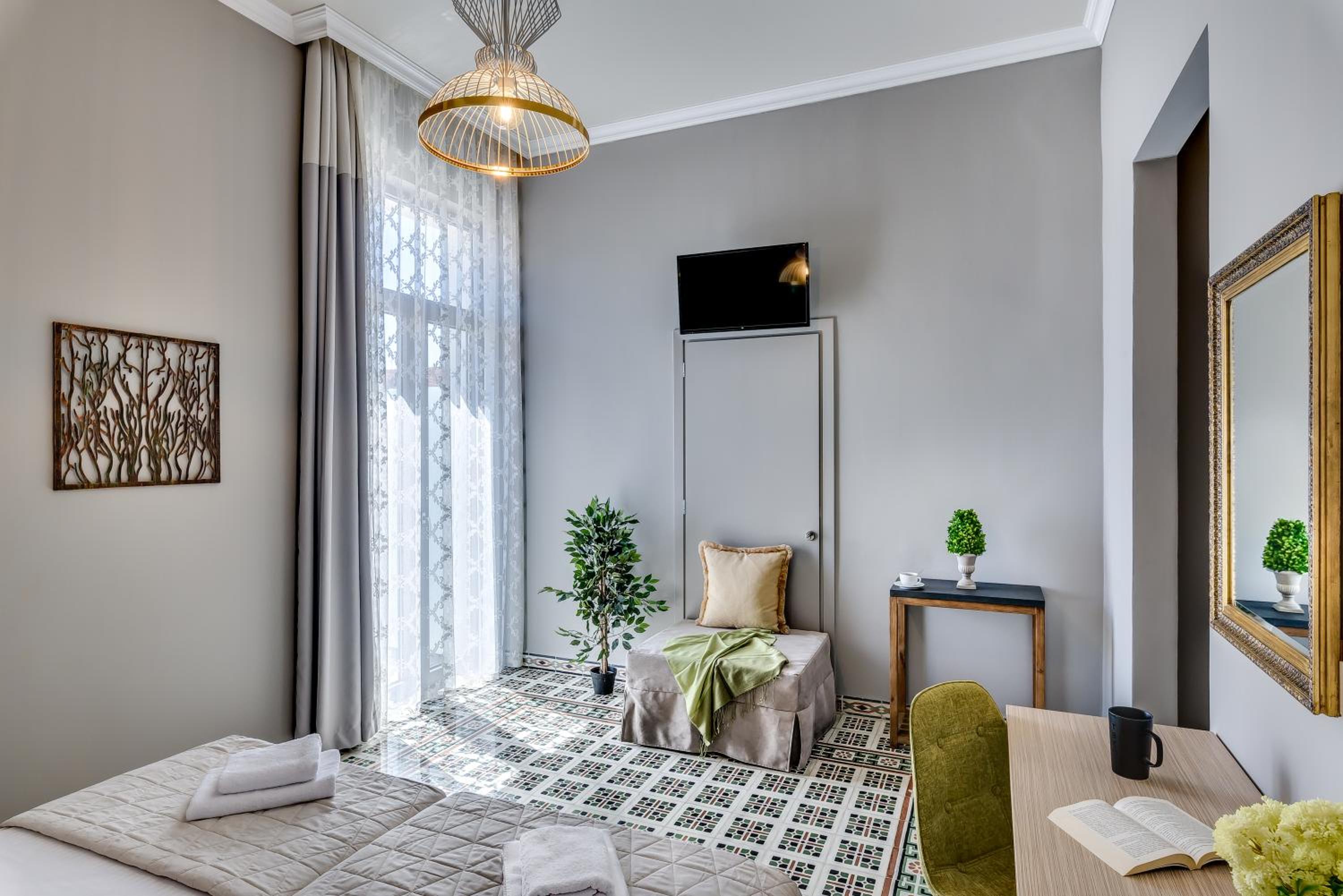Spacious Double/Twin Room with Balcony  photo 1