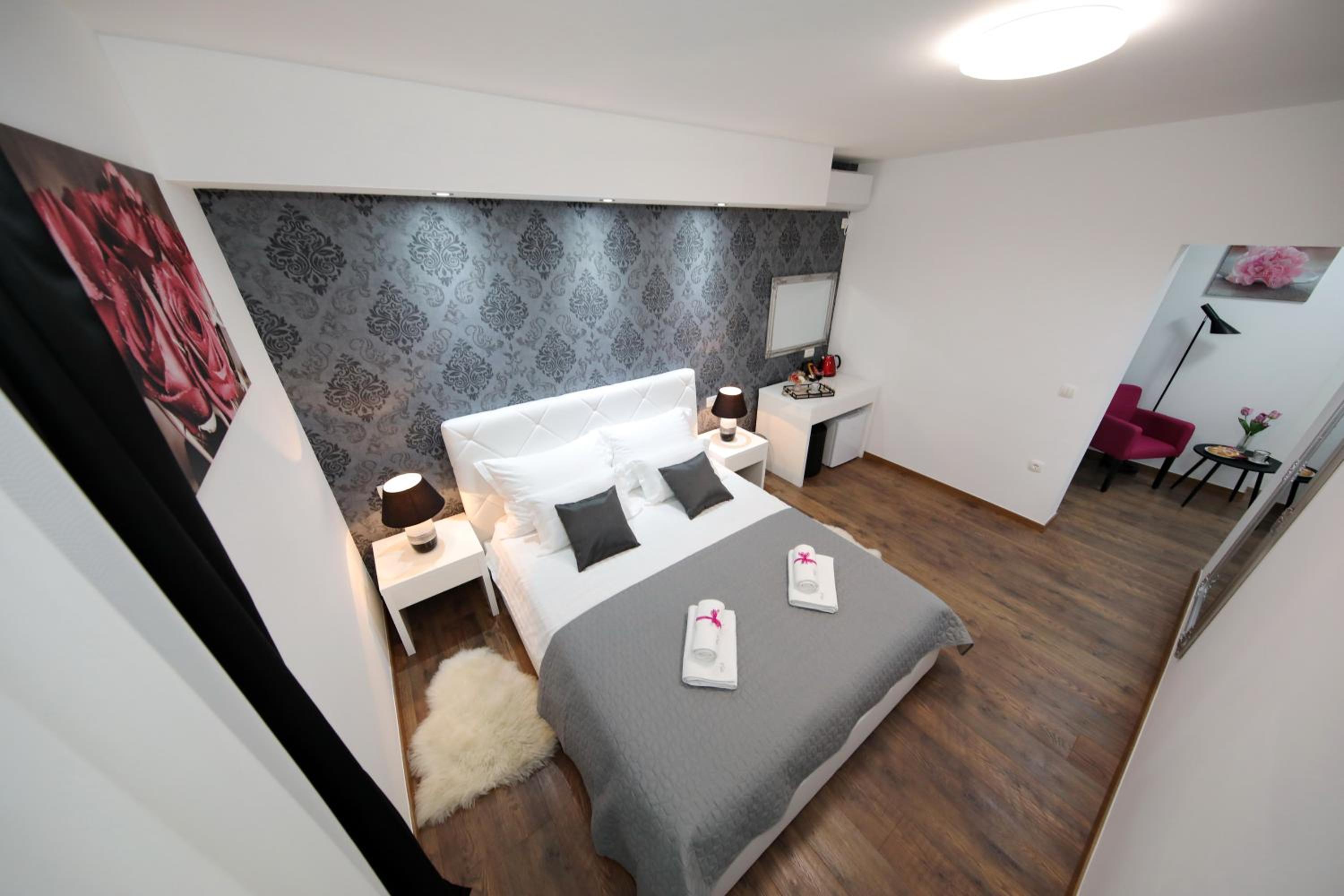 Deluxe Double Room with Shower