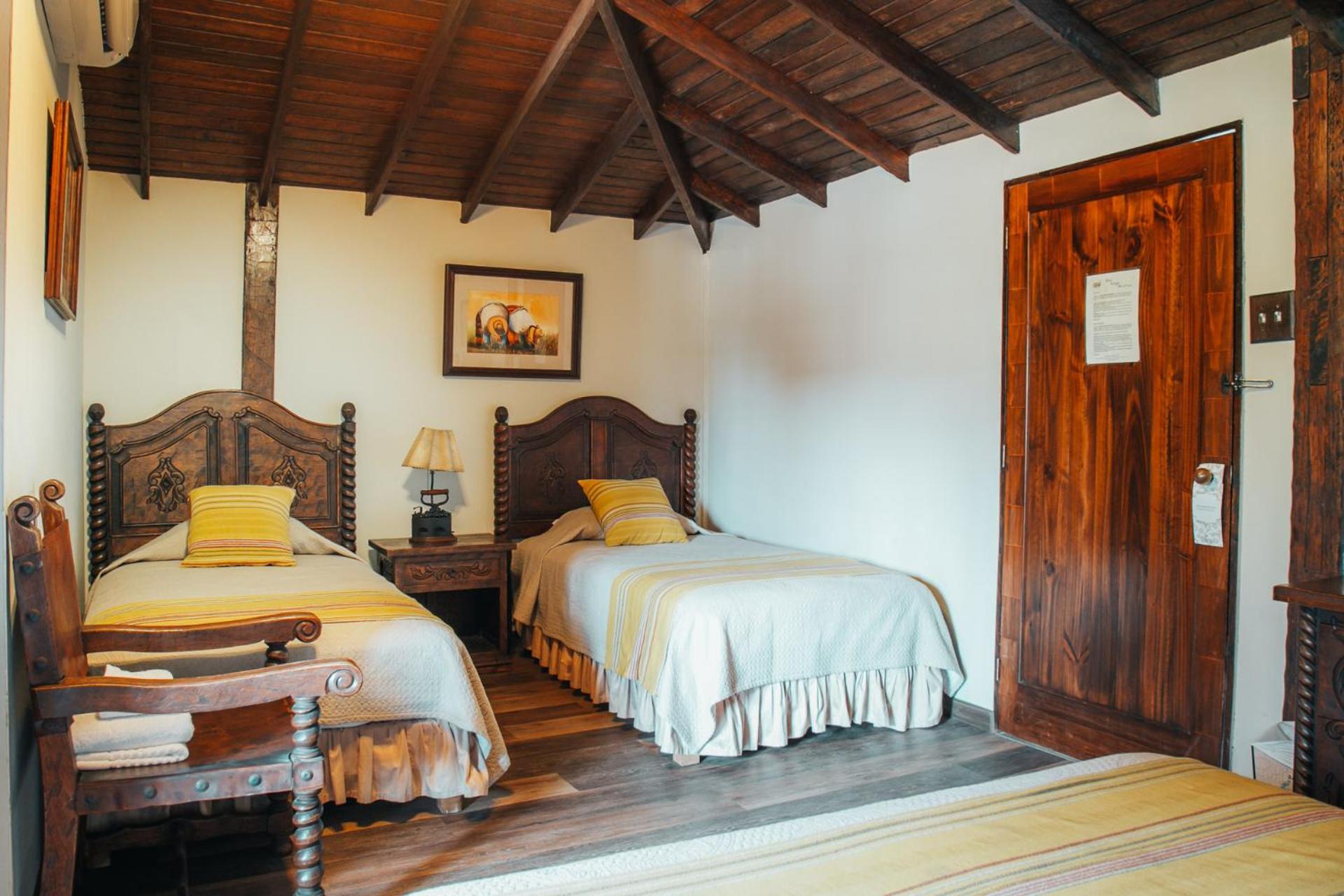 Colonial Triple Room - Photo 2