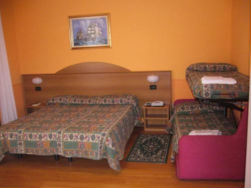 Triple Room - Photo 11