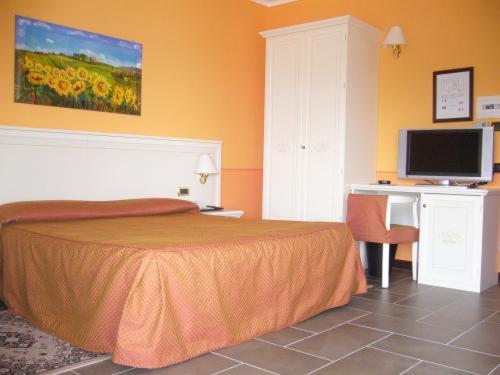 Superior Double or Twin Room with Lake View - Photo 10