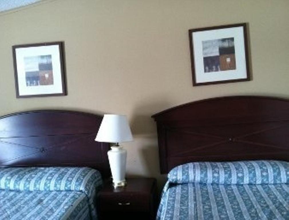 Double Room with Two Double Beds - Smoking photo 2