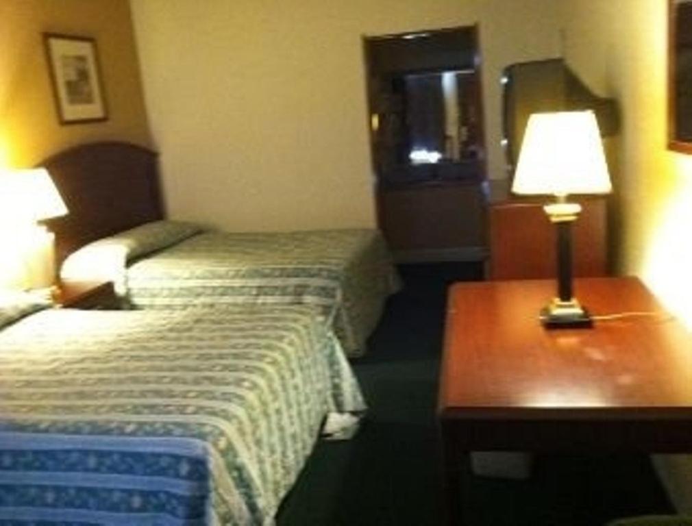 Double Room with Two Double Beds - Smoking photo 3