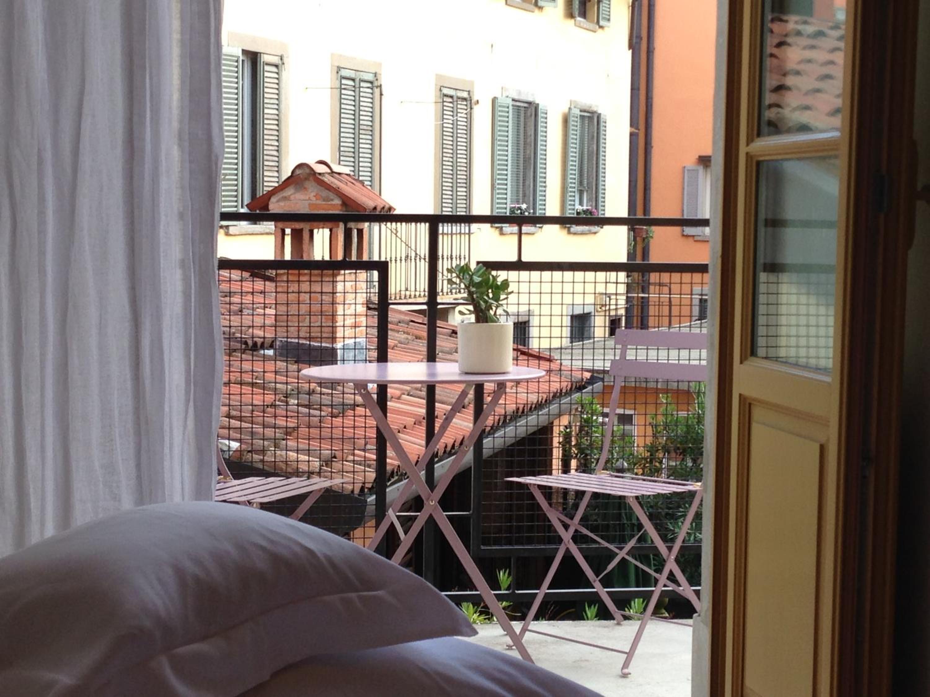 Studio with Balcony - Photo 5