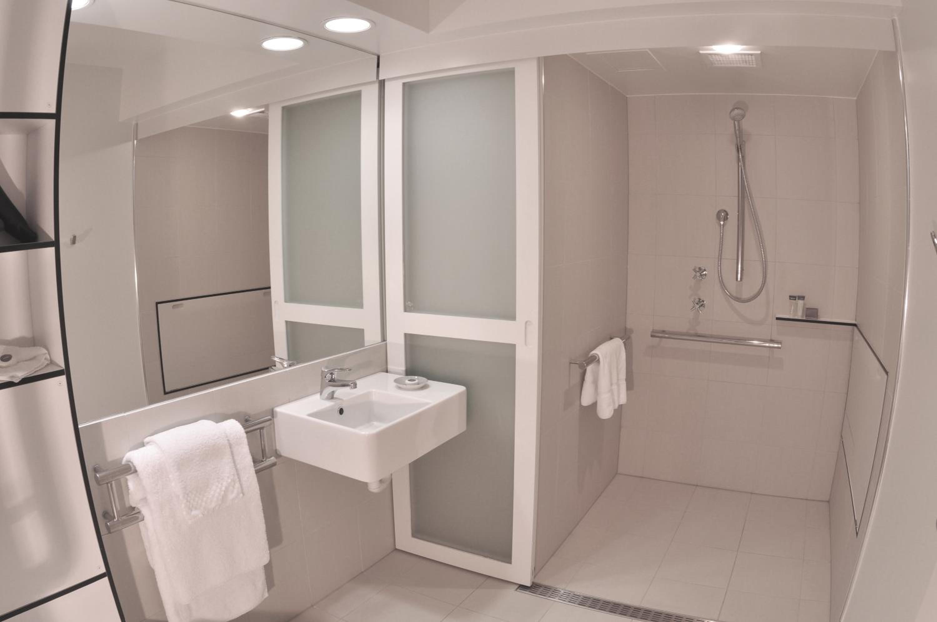 Standard King Suite - Accessible - Photo 4