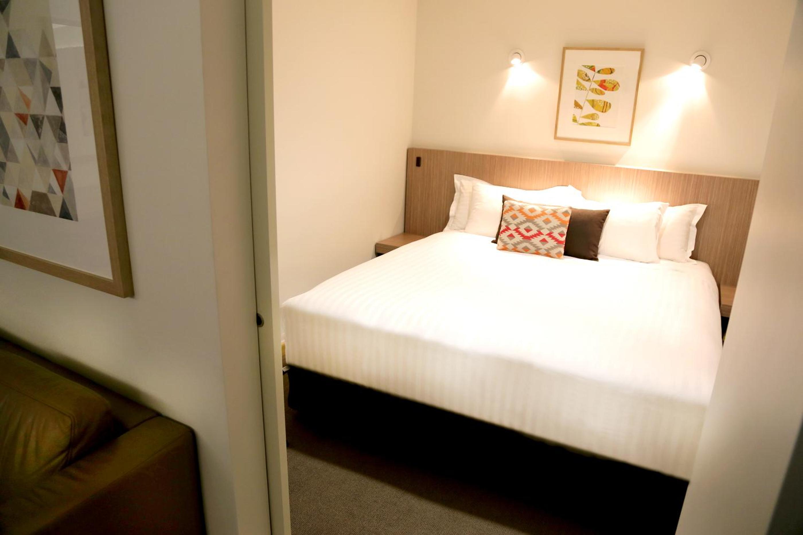 2 Bedroom Standard Suite - Photo 8