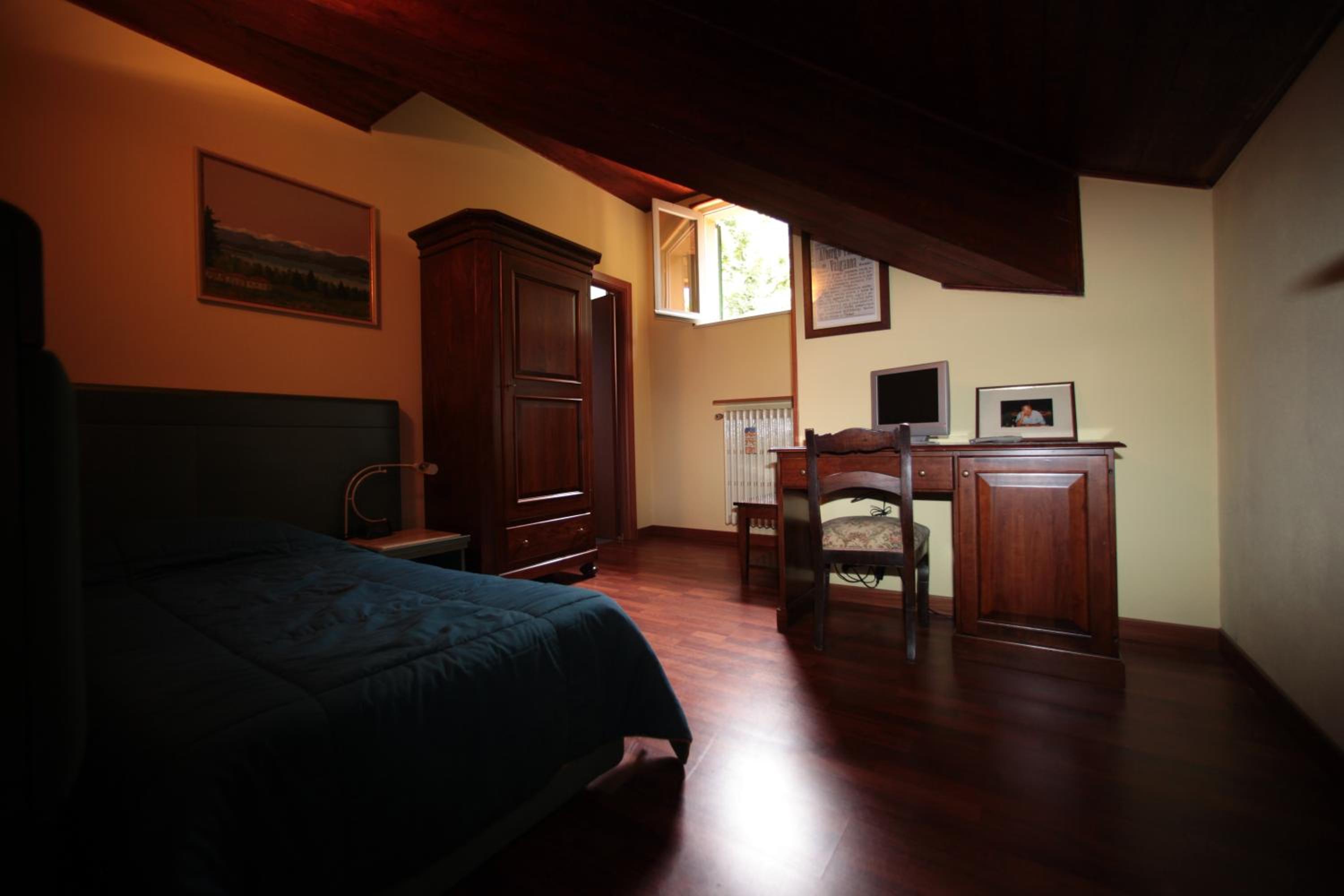 Double or Twin Room - Photo 11