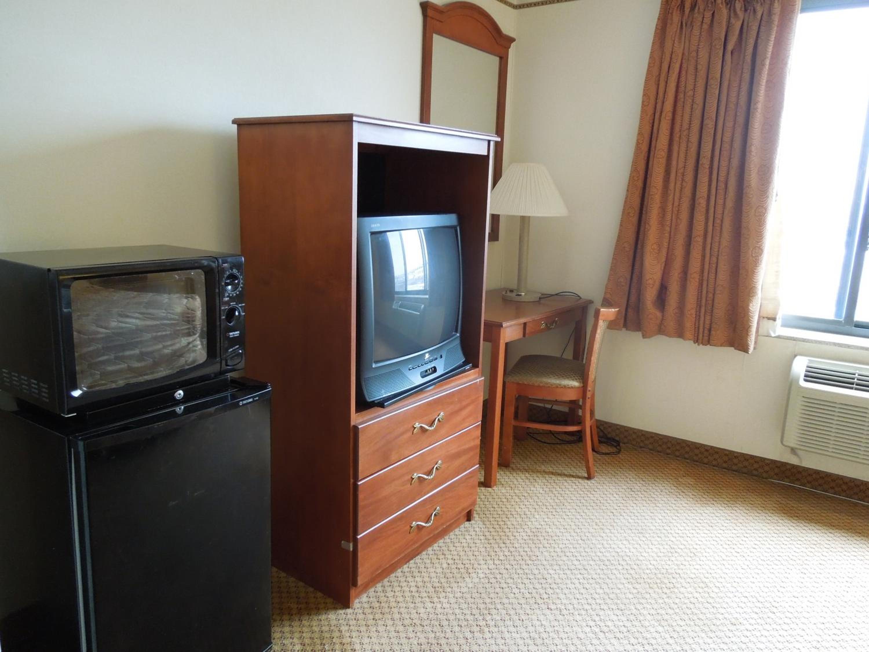 Queen Room - Non-Smoking - Photo 5