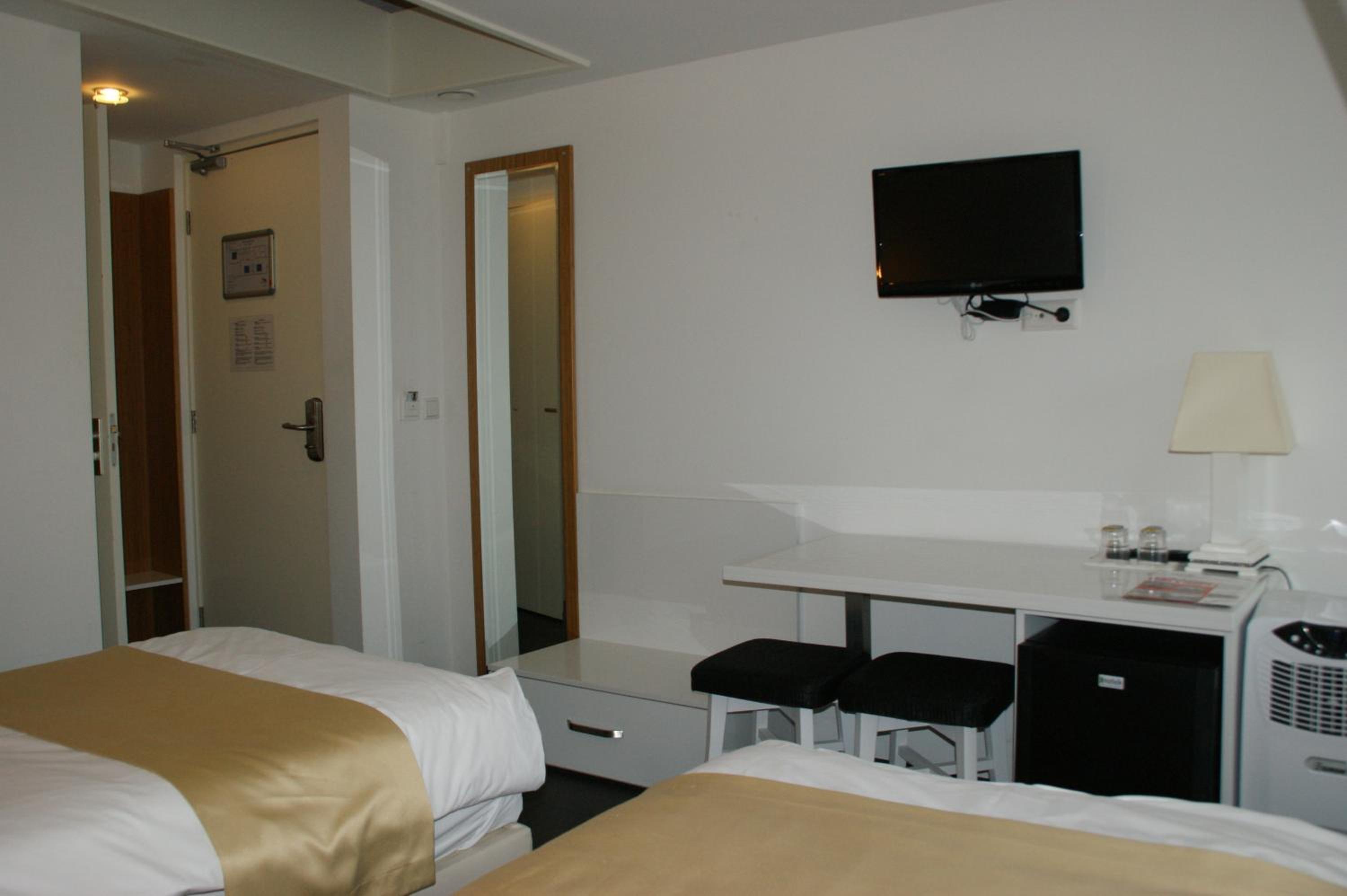 Standard Twin Room photo 2