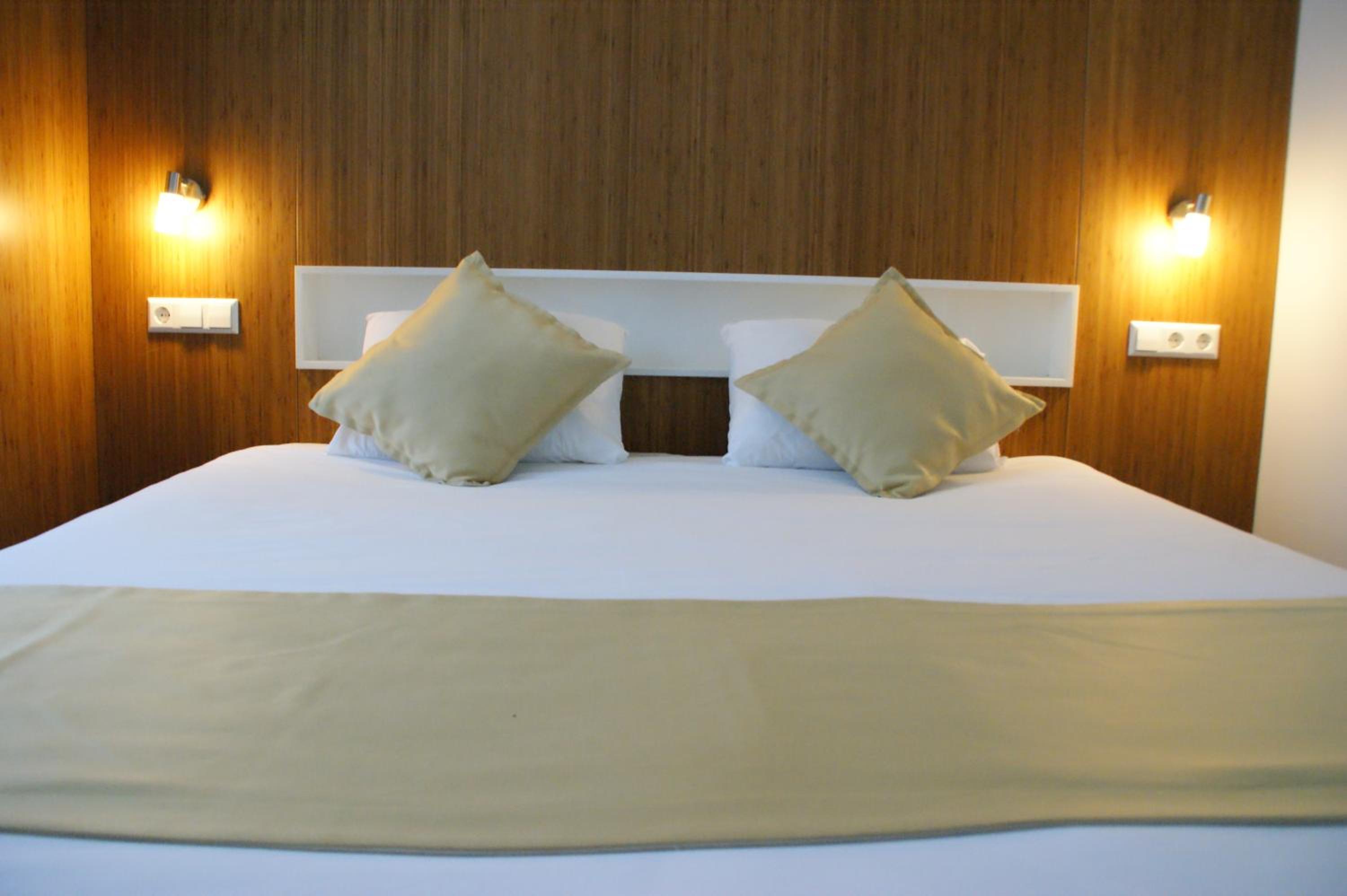 Standard Double Room with Spa Bath photo 2