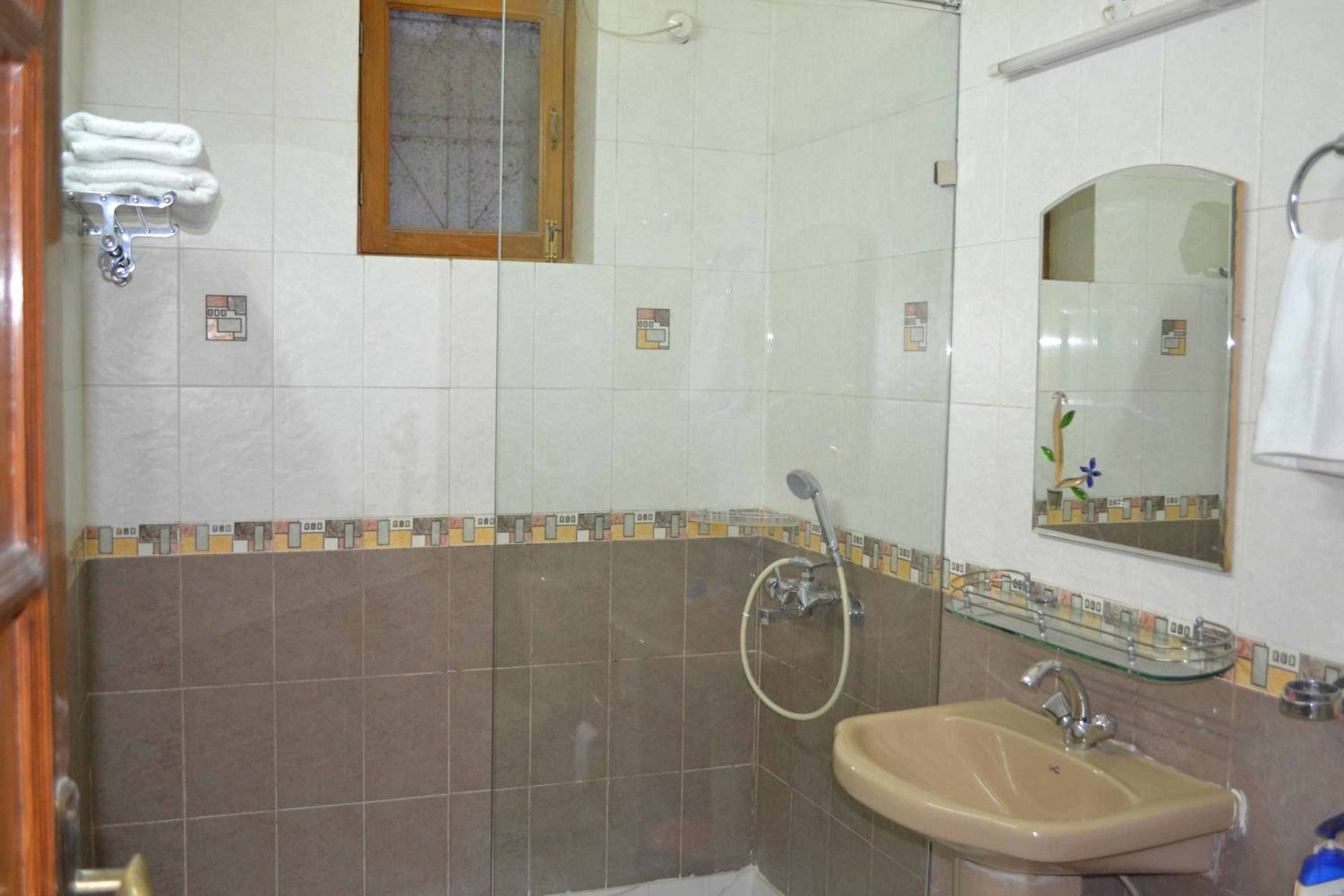 Budget Double Room photo 3