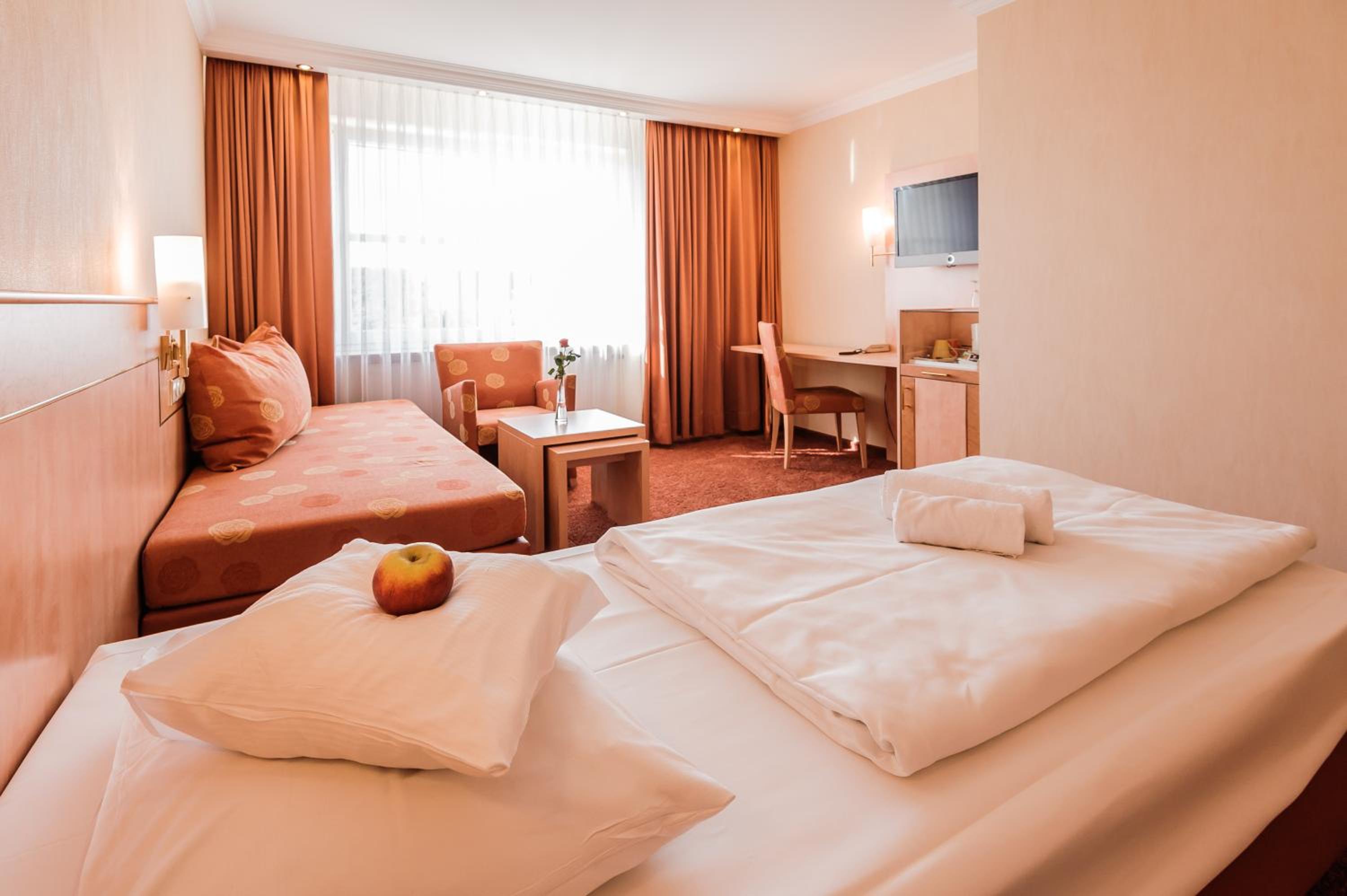 Premium Single Room with Street View