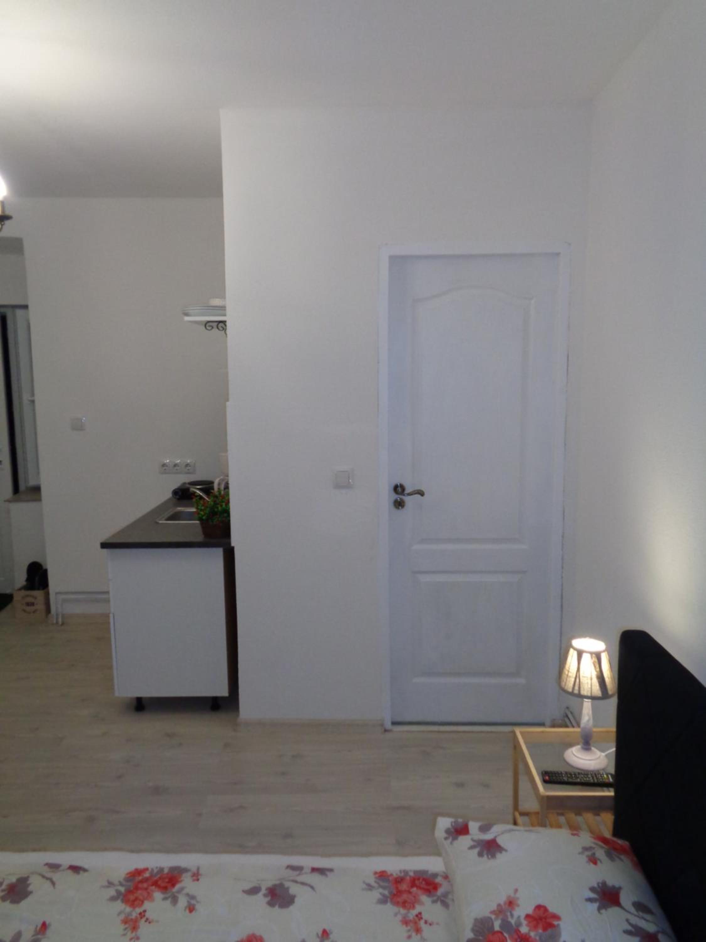 Studio Apartment - Photo 16