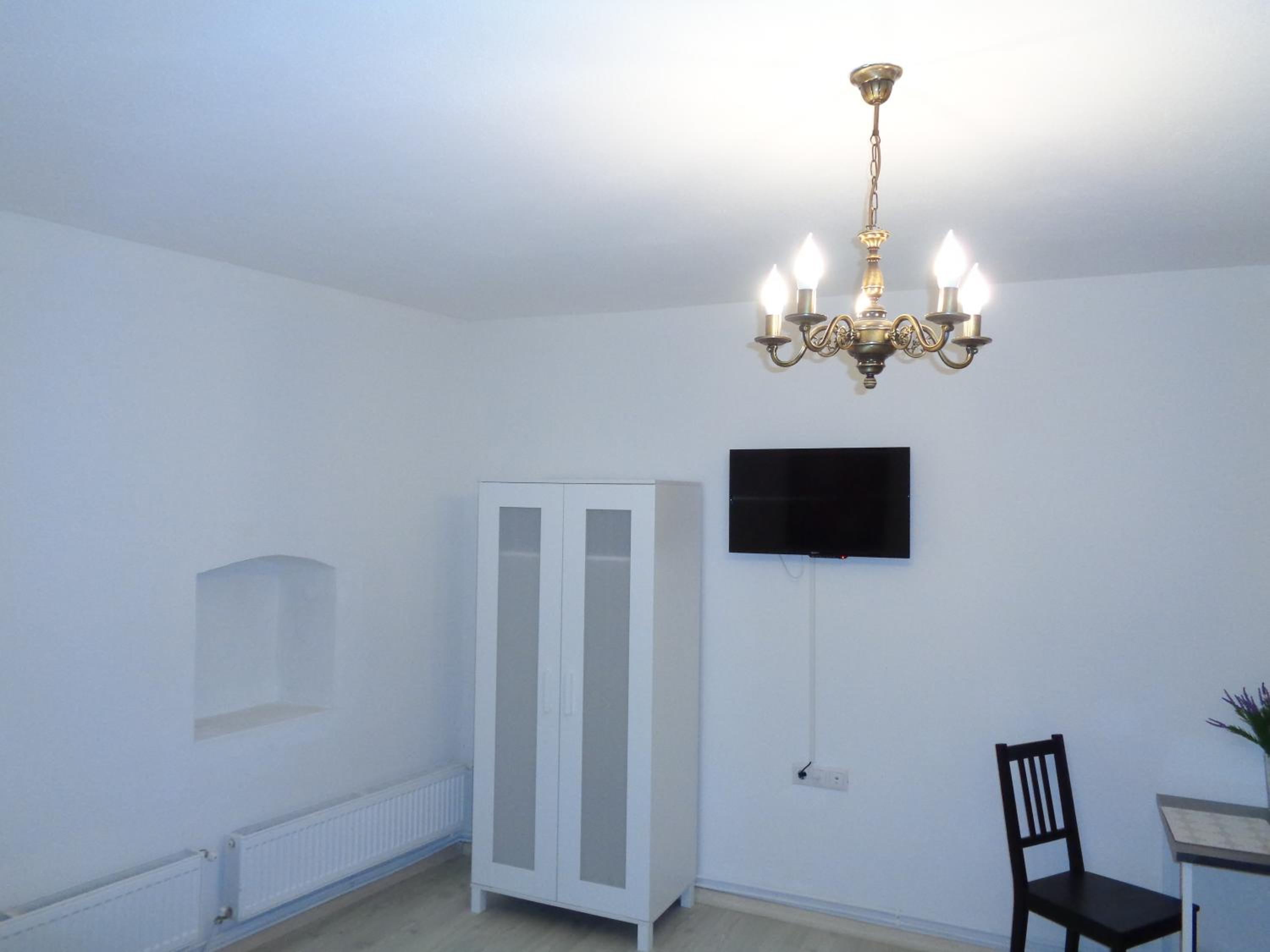 Studio Apartment - Photo 11