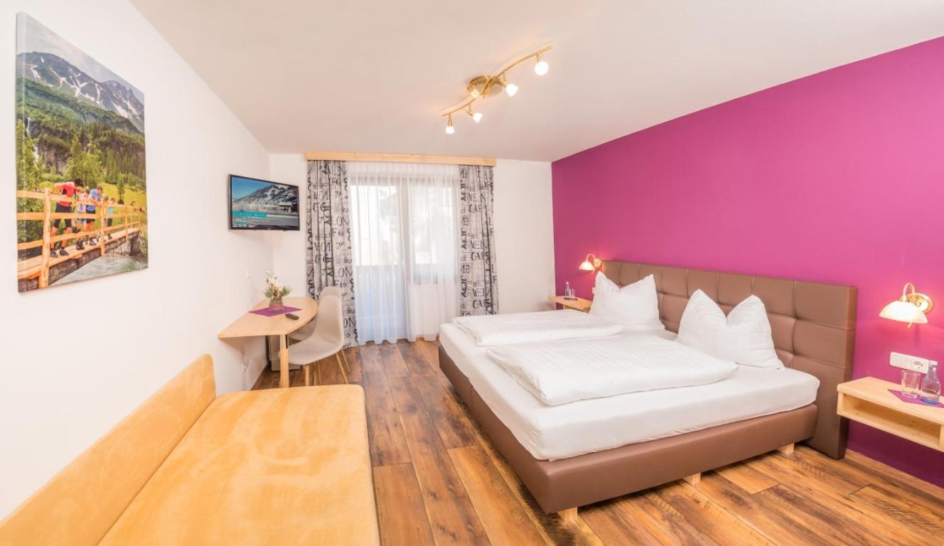 Double Room with Balcony - Photo 1