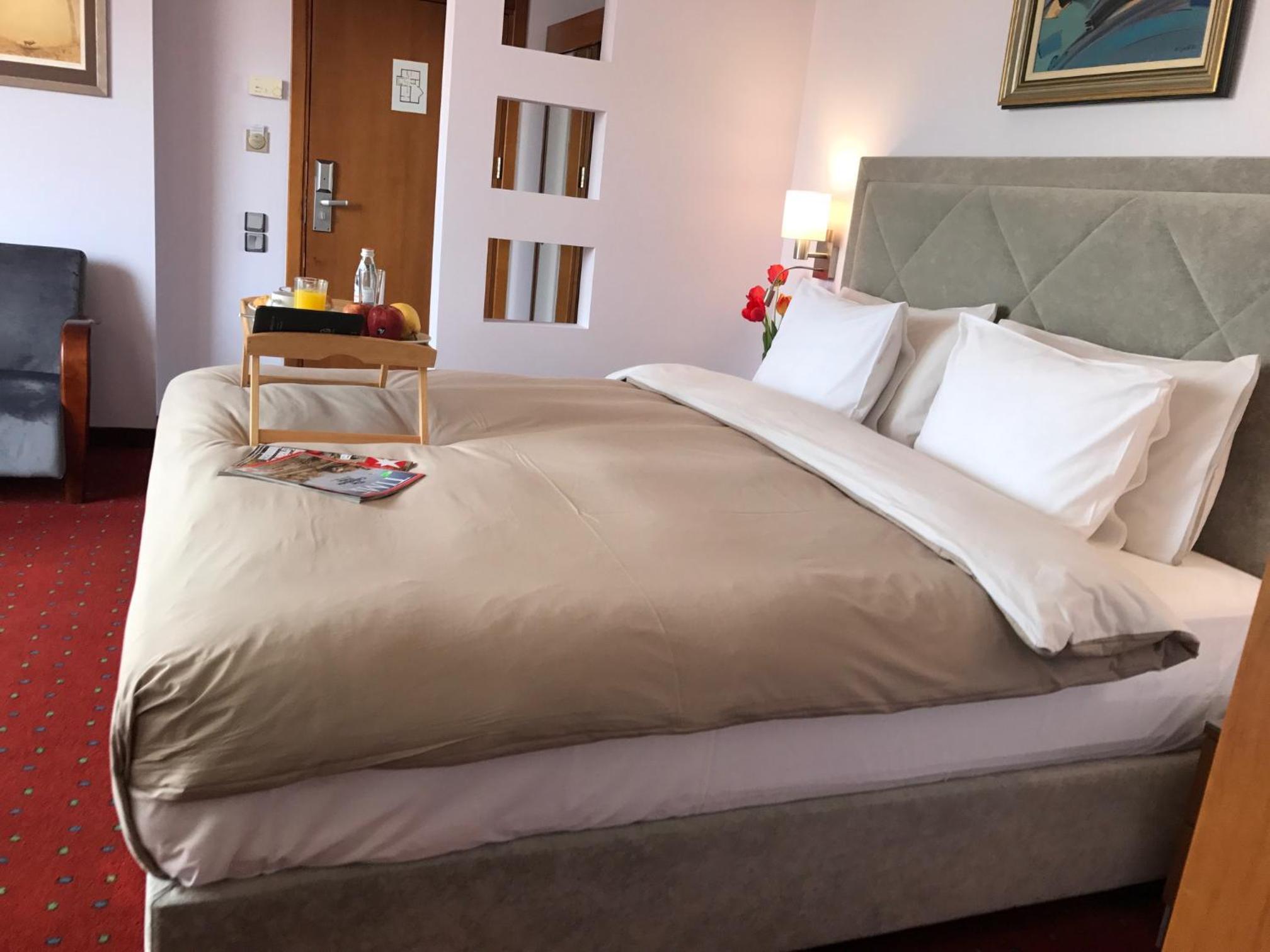 Luxury Double Room with City View & Balcony - Free VIP package - Photo 11