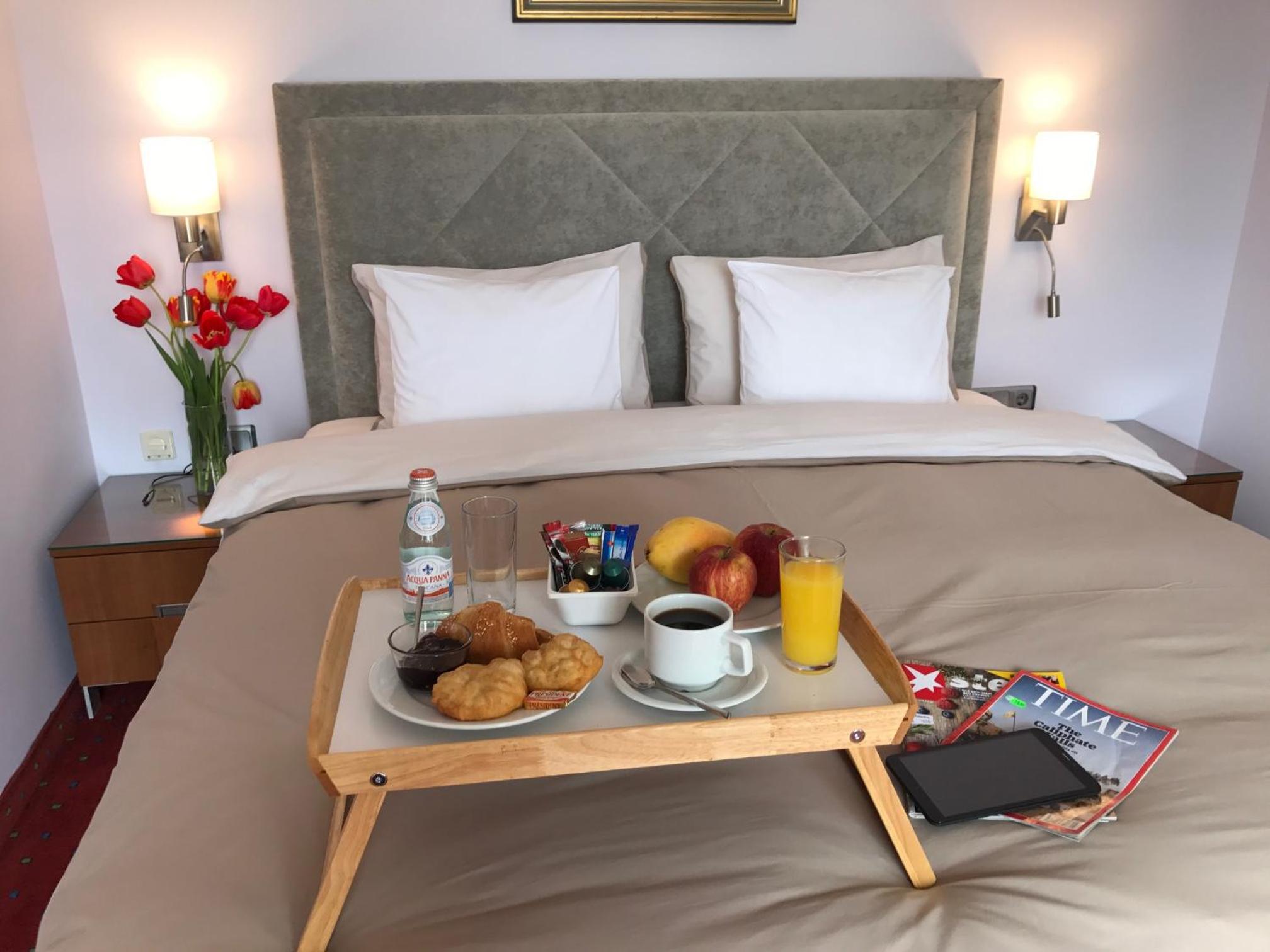 Luxury Double Room with City View & Balcony - Free VIP package - Photo 9