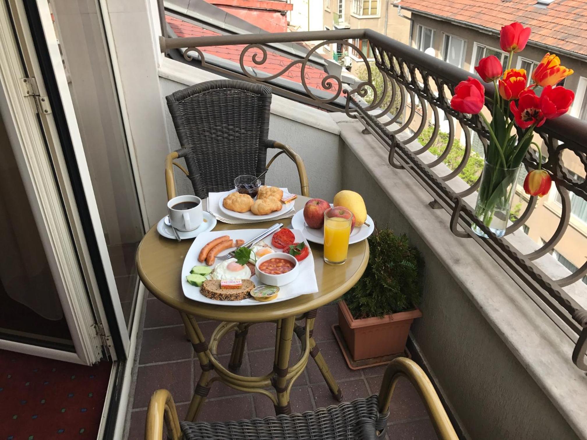Luxury Double Room with City View & Balcony - Free VIP package - Photo 5