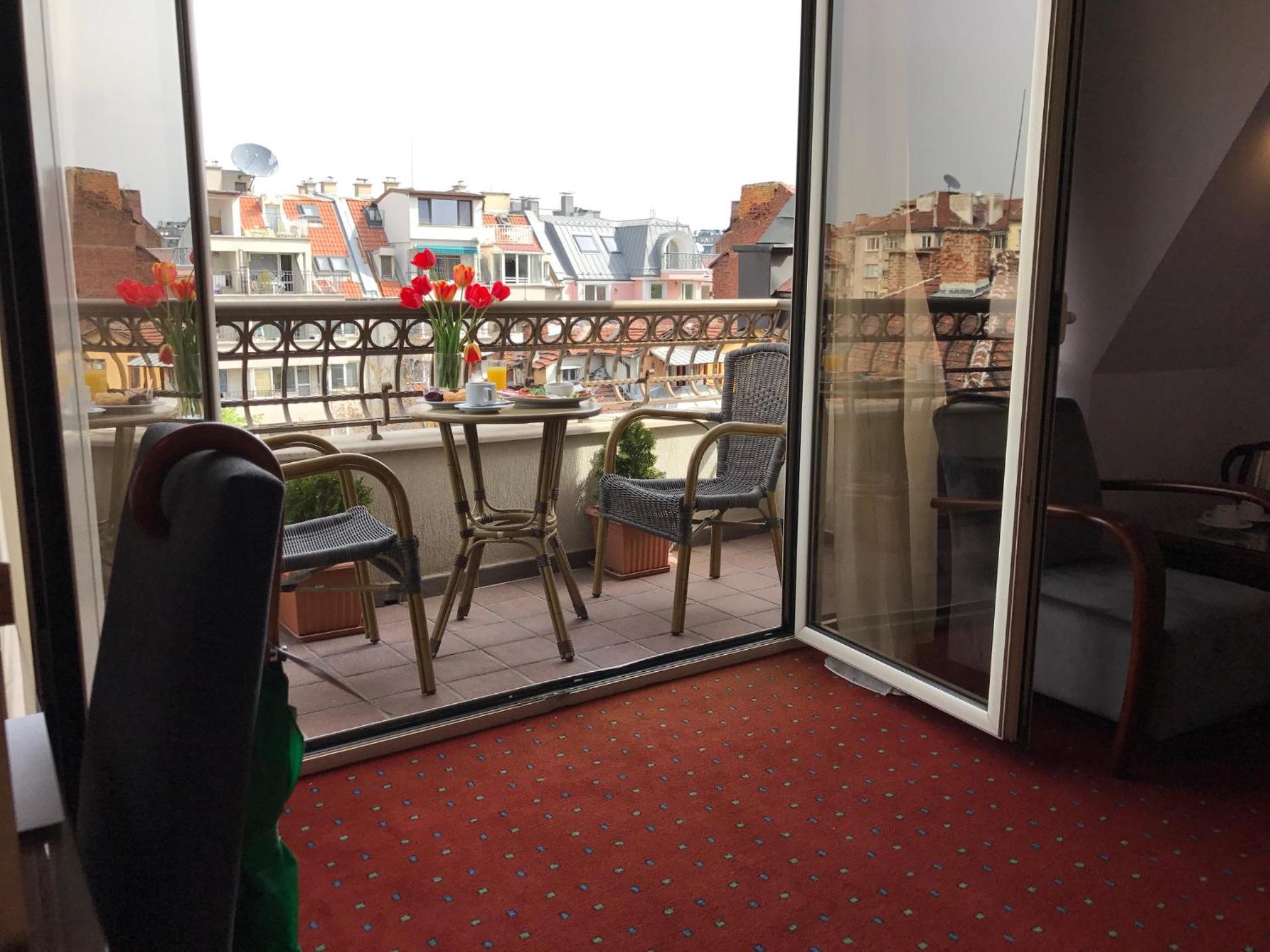 Luxury Double Room with City View & Balcony - Free VIP package - Photo 4