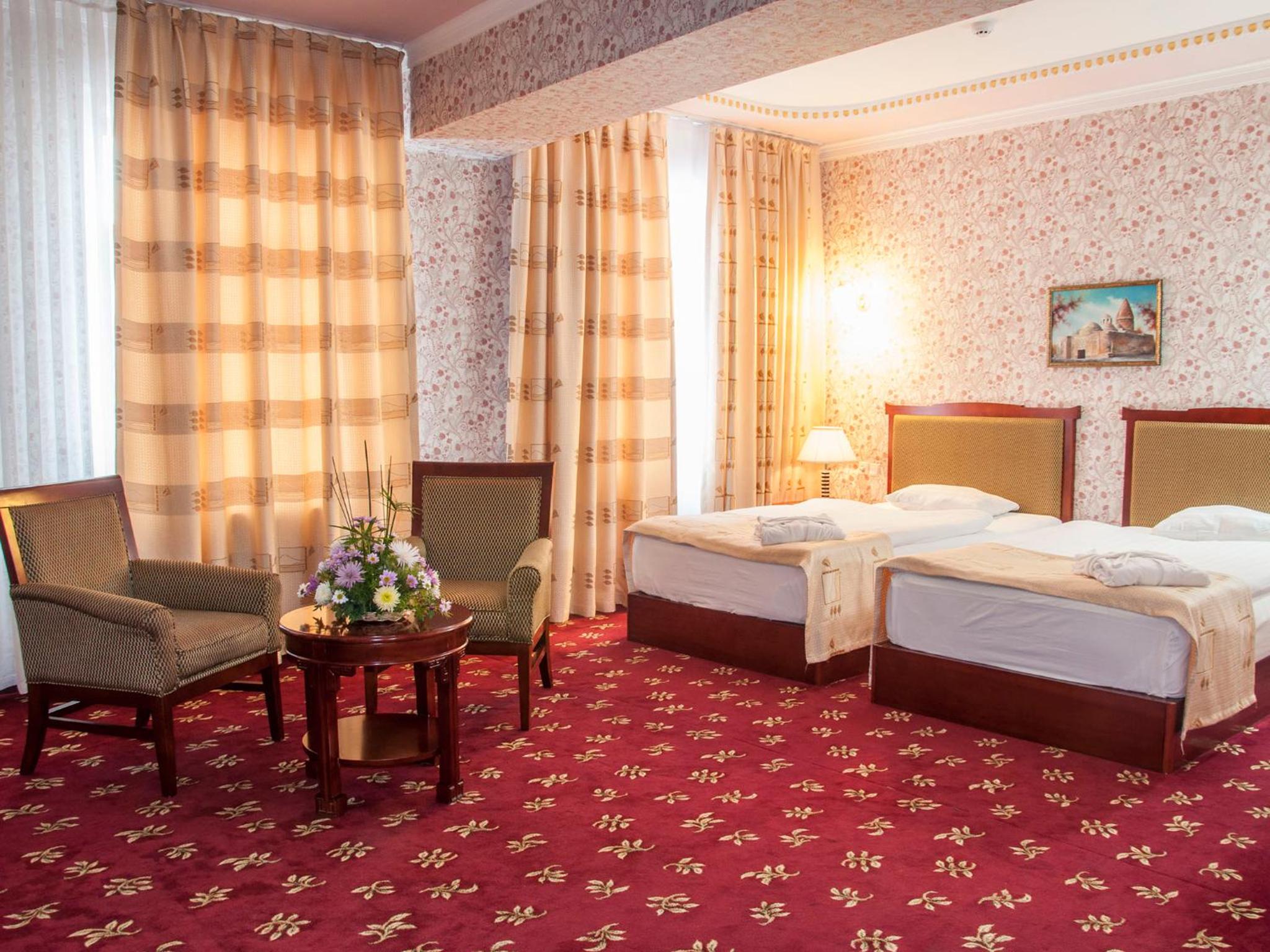 Premium Twin Room - Photo 2