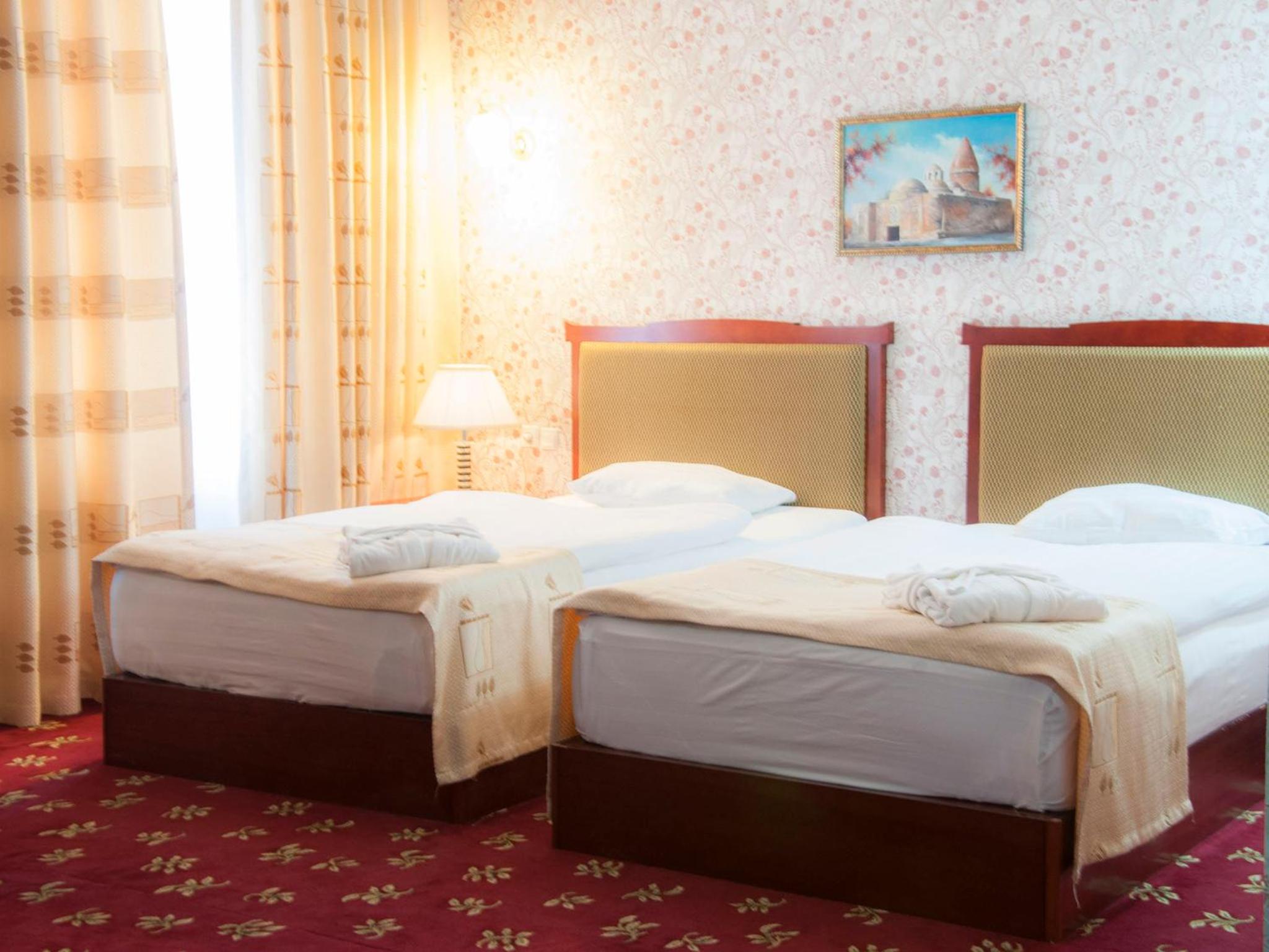 Premium Twin Room - Photo 3