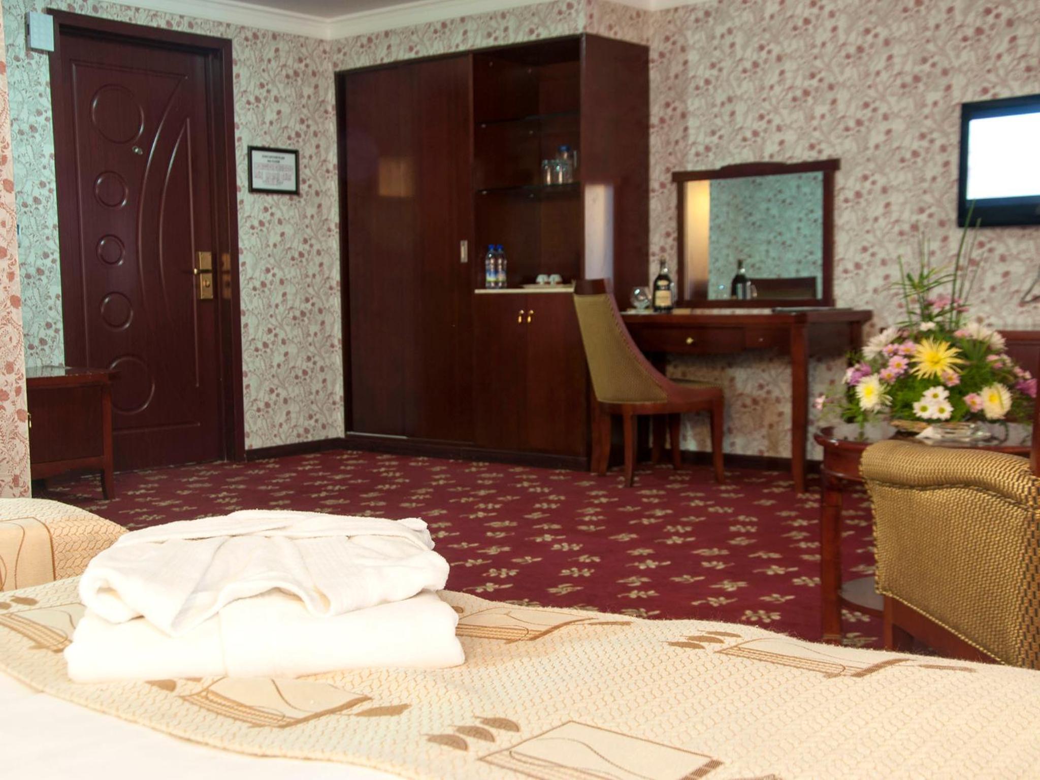 Premium Twin Room - Photo 5