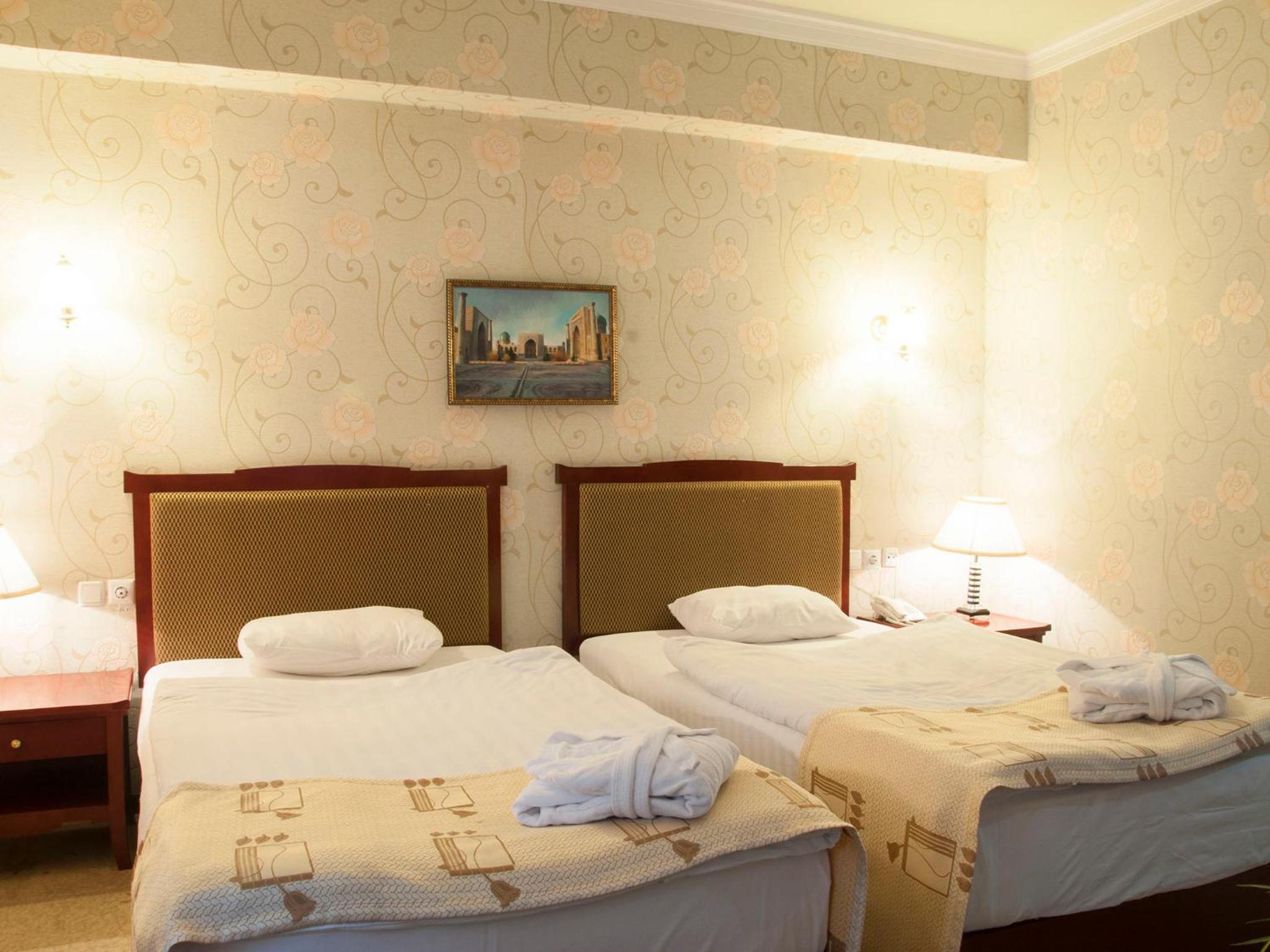 Standard Double or Twin Room - Photo 2