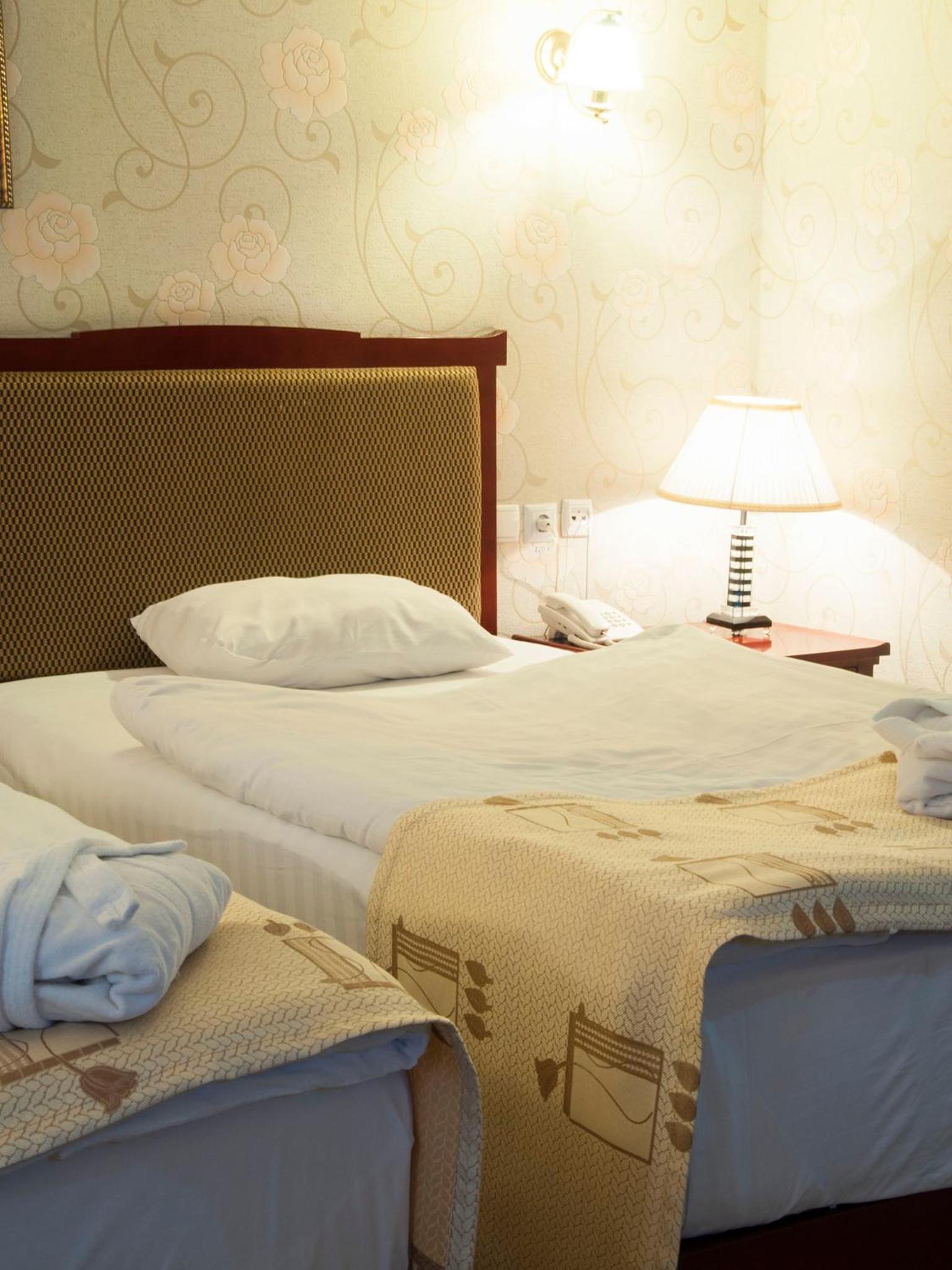 Standard Double or Twin Room - Photo 3